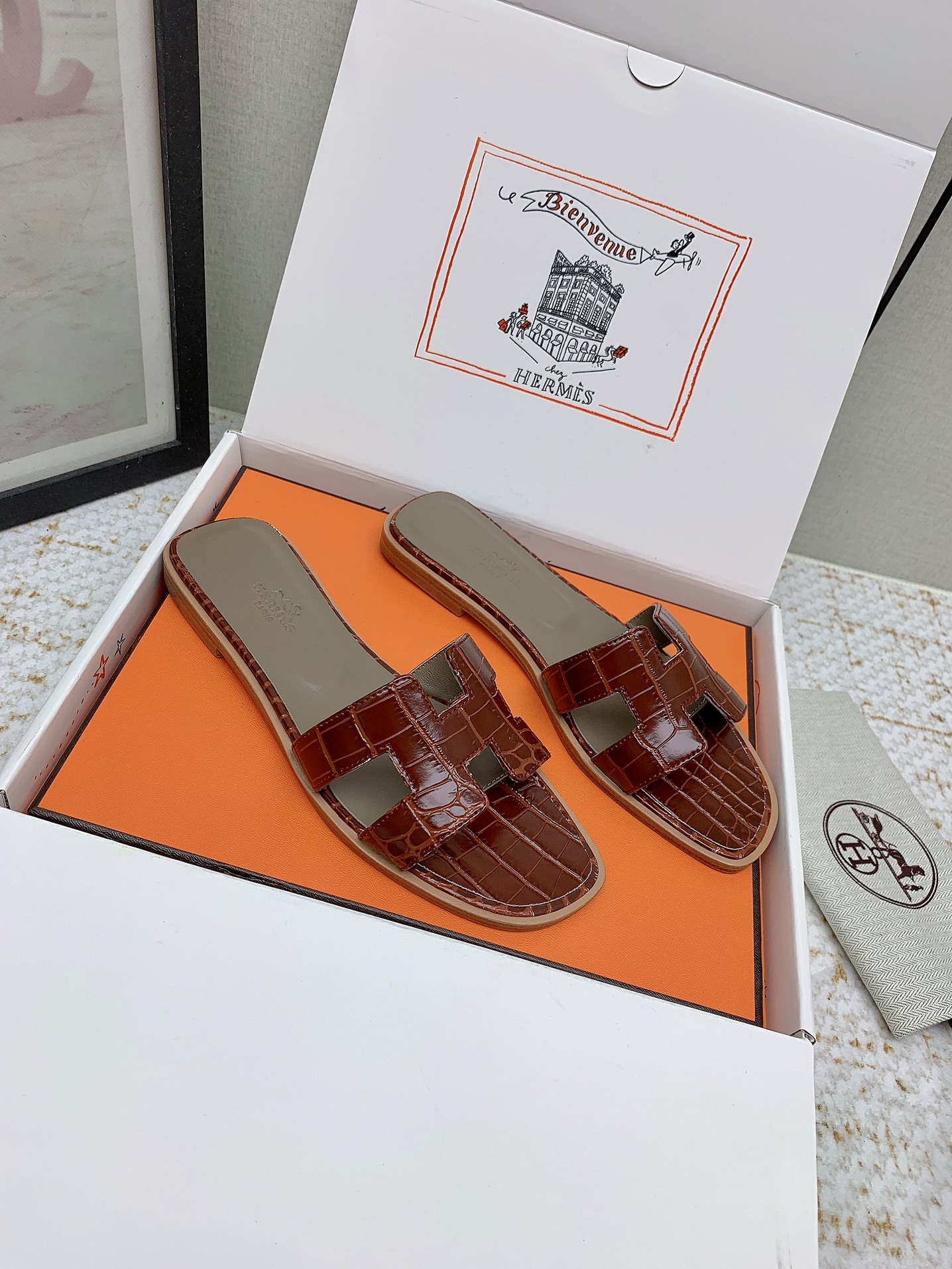 Hermès Oran Brown Crocodile Embossed Leather Women's Sandals Slides Shoes 1 i1750234306 3524 0