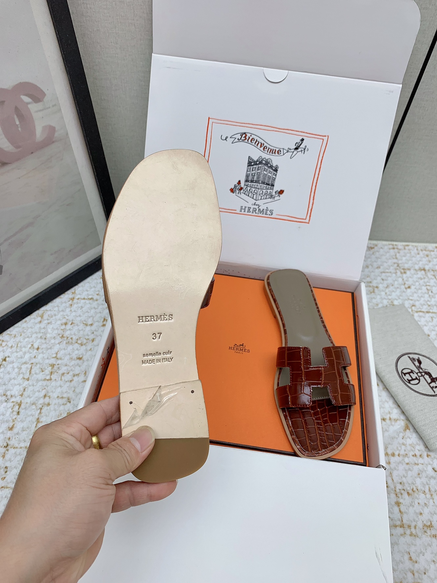 Hermès Oran Brown Crocodile Embossed Leather Women's Sandals Slides Shoes 7 i1750234306 8172 0