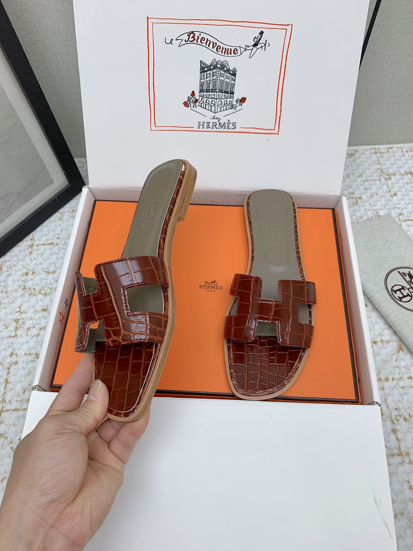 Hermès Oran Brown Crocodile Embossed Leather Women's Sandals Slides Shoes 4 i1750234306 8575 0