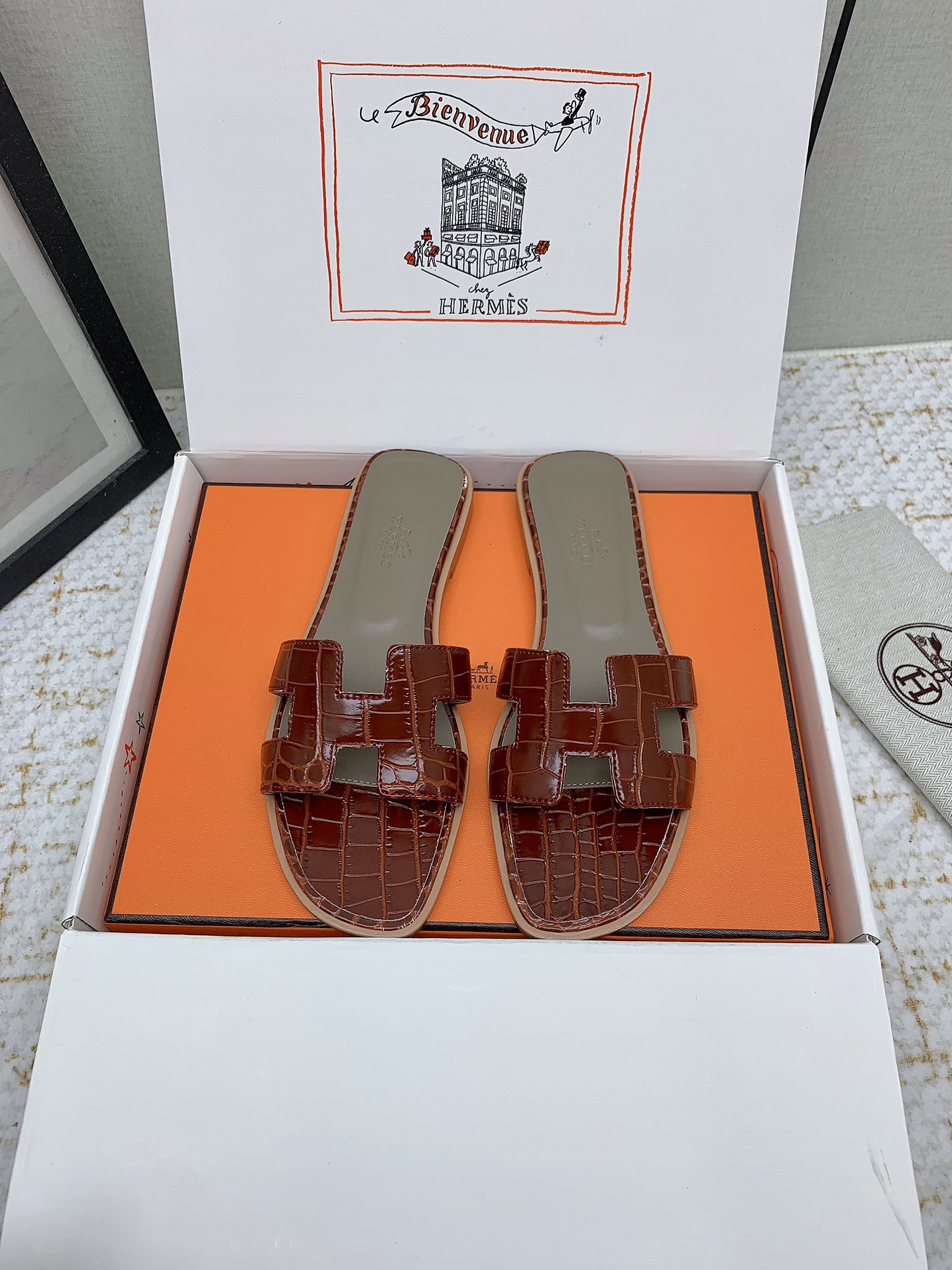 Hermès Oran Brown Crocodile Embossed Leather Women's Sandals Slides Shoes 2 i1750234307 2799 0