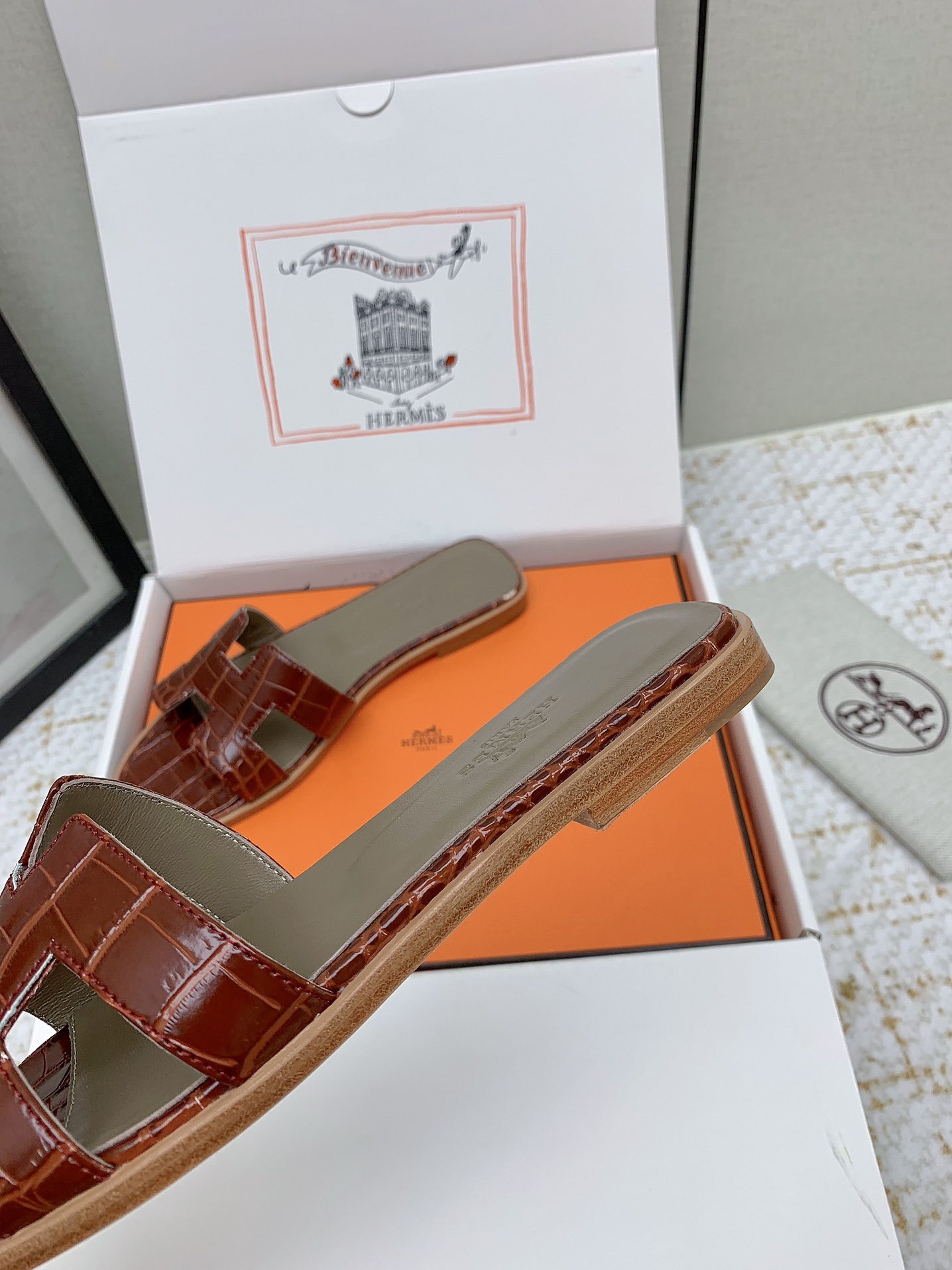 Hermès Oran Brown Crocodile Embossed Leather Women's Sandals Slides Shoes 9 i1750234307 5136 0