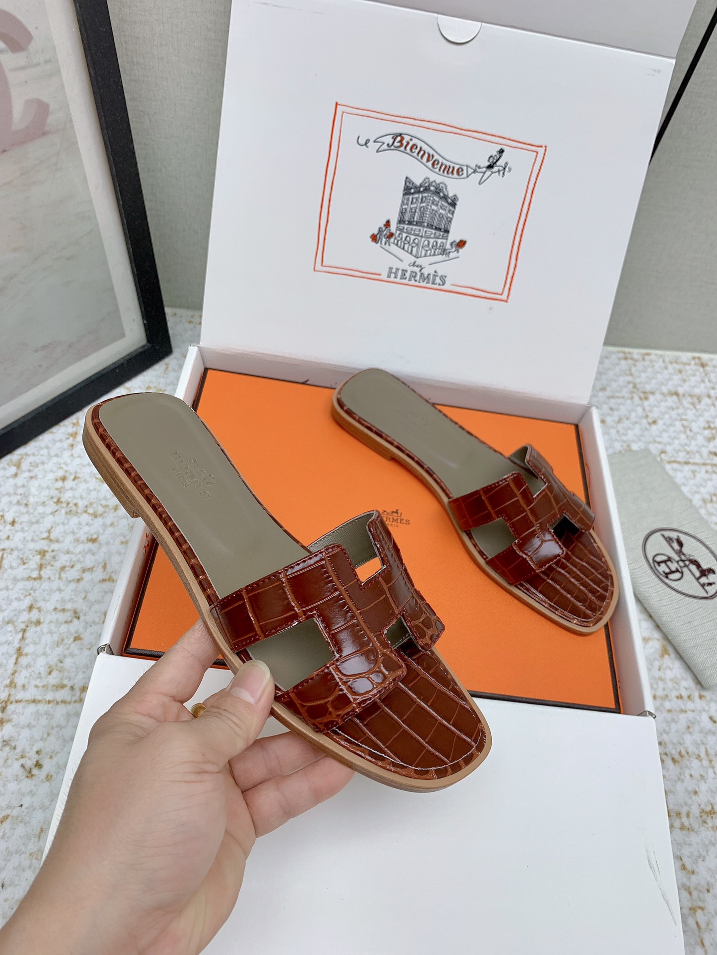 Hermès Oran Brown Crocodile Embossed Leather Women's Sandals Slides Shoes 5 i1750234307 532 0