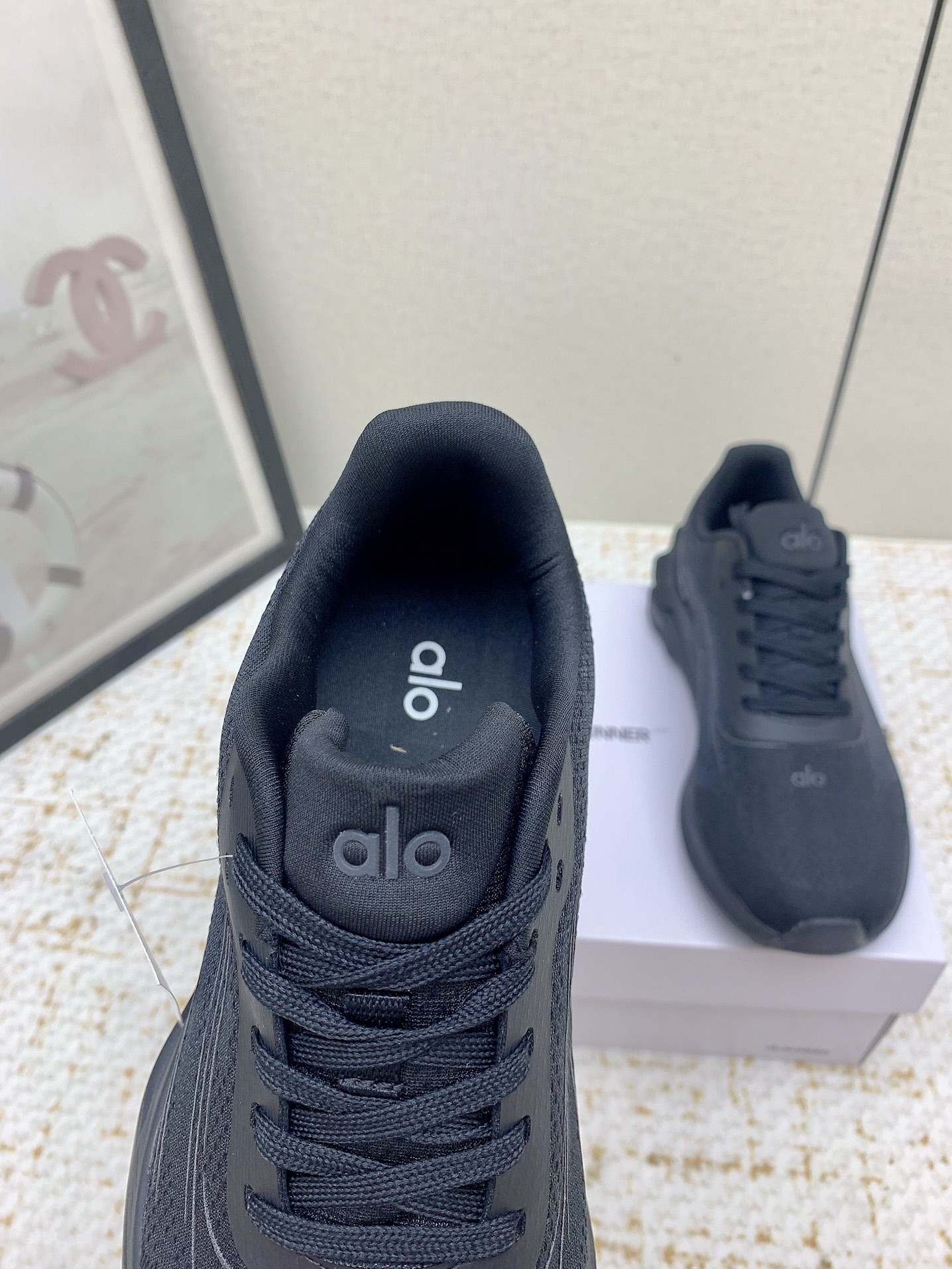 Alo Yoga: High-quality Cosmopolitan Sneakers for Comfort and Style - 图片 6