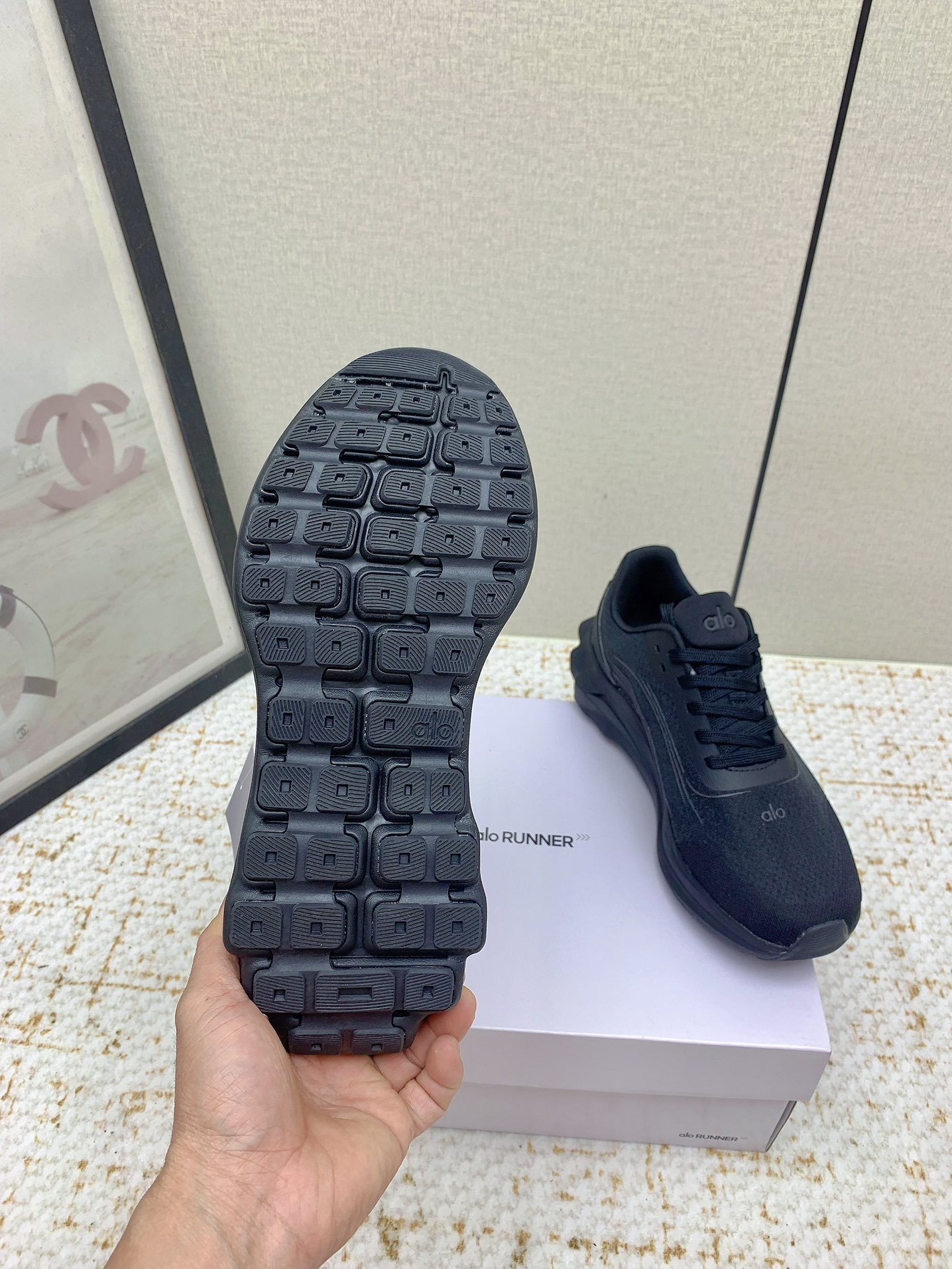 Alo Yoga: High-quality Cosmopolitan Sneakers for Comfort and Style - 图片 7