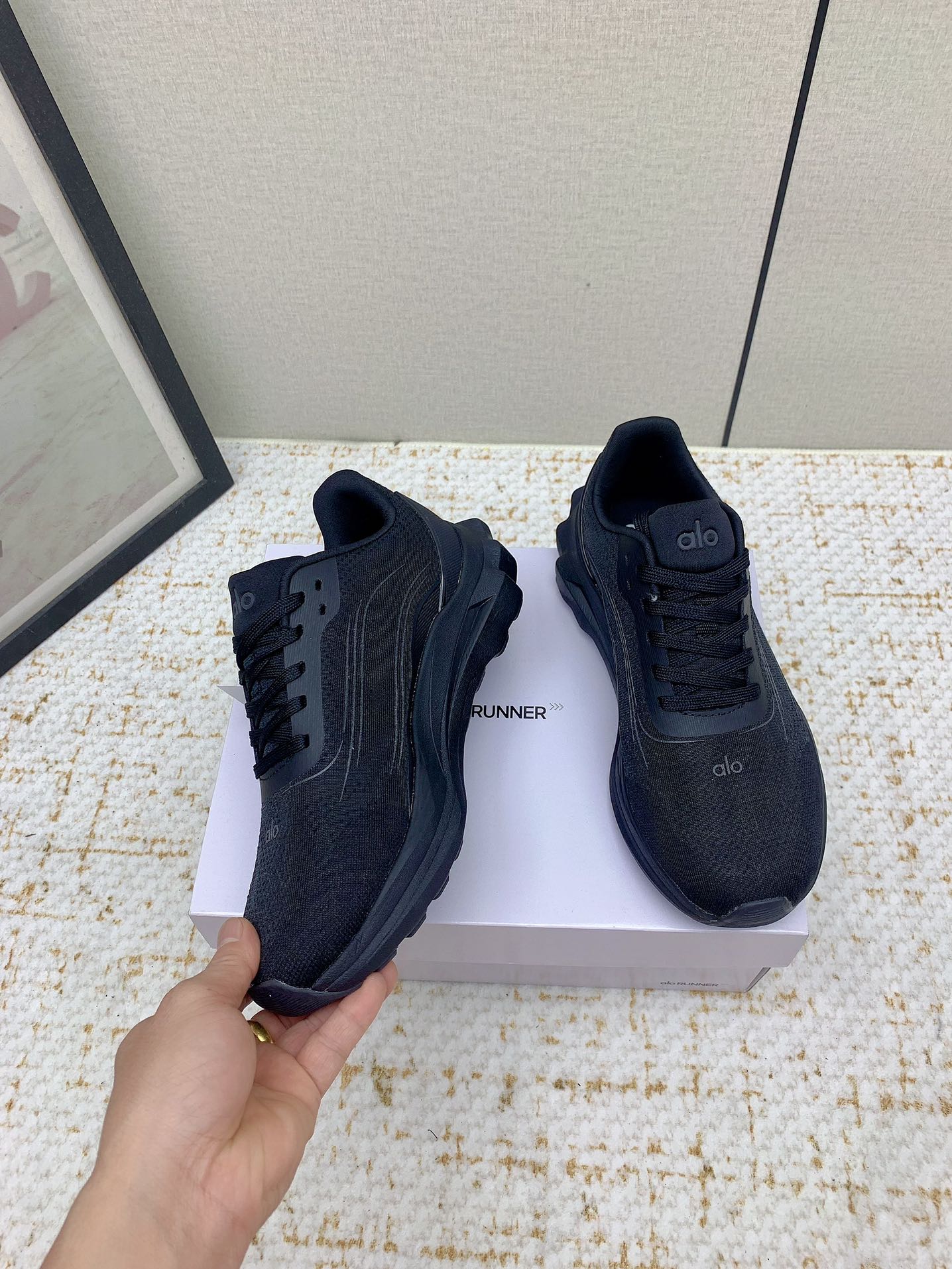 Alo Yoga: High-quality Cosmopolitan Sneakers for Comfort and Style - 图片 4