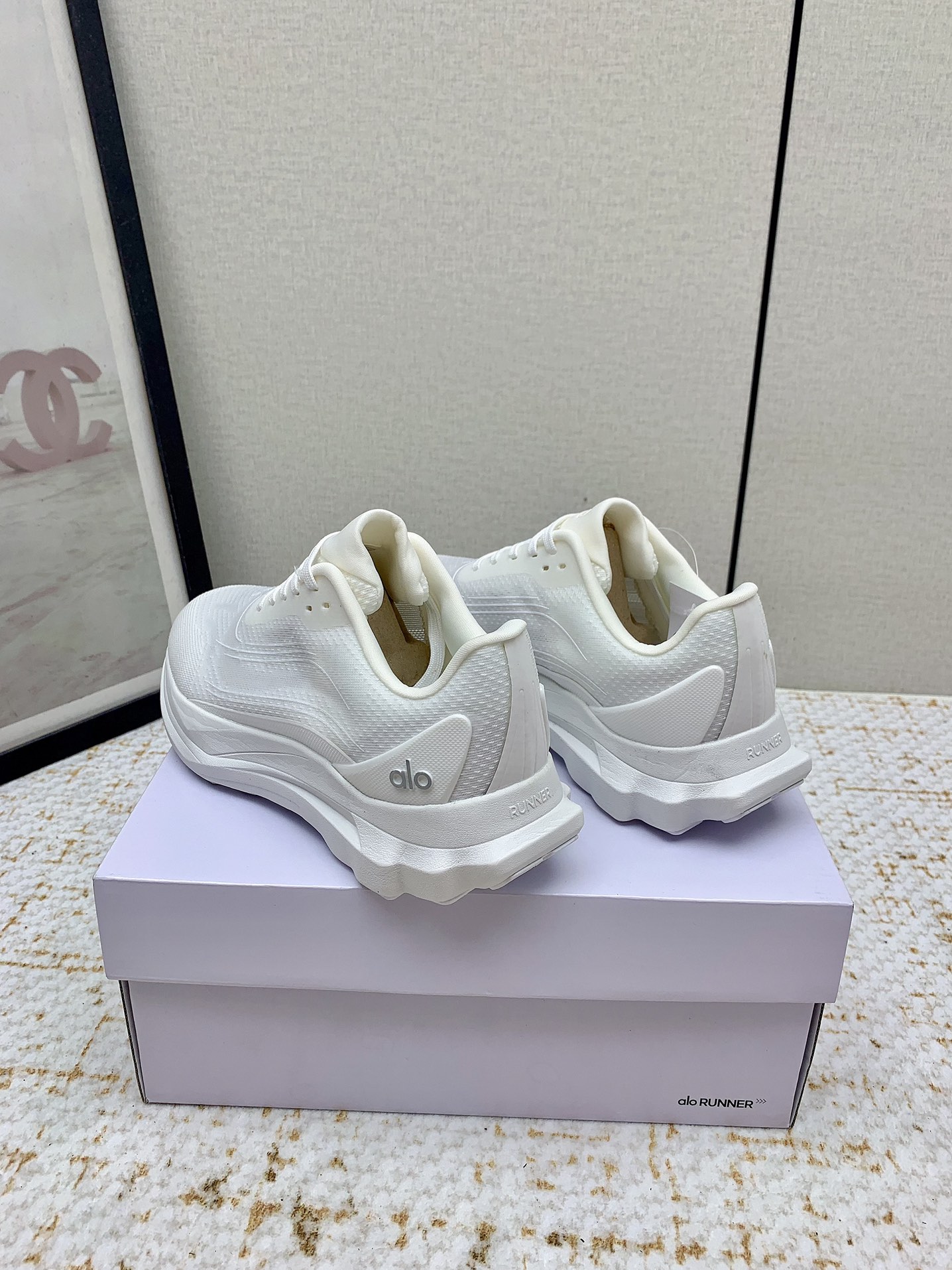 Alo Yoga: High-Quality Cosmopolitan Sneakers for Conscious Fashionistas - 图片 7