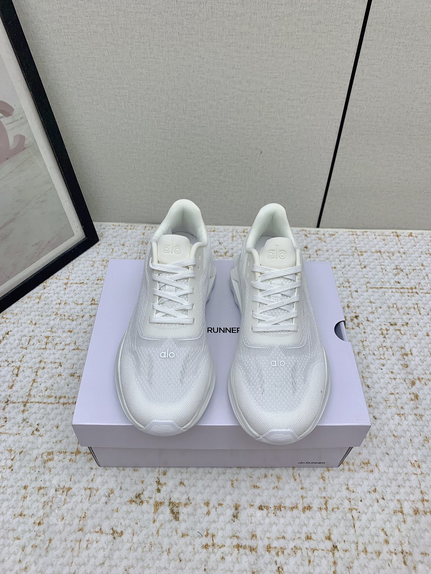 Alo Yoga: High-Quality Cosmopolitan Sneakers for Conscious Fashionistas - 图片 2