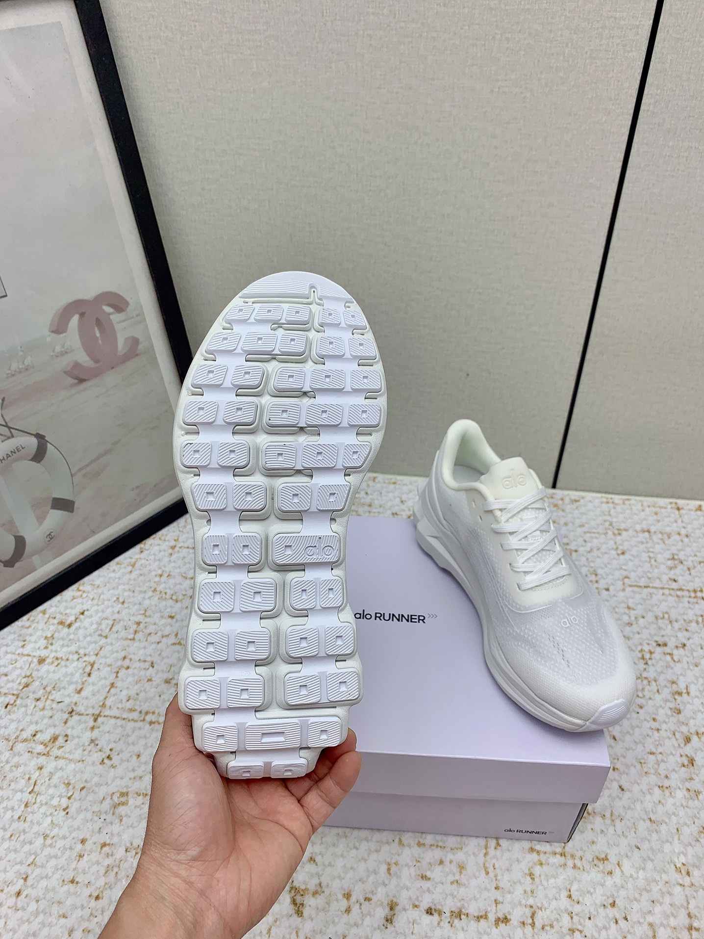 Alo Yoga: High-Quality Cosmopolitan Sneakers for Conscious Fashionistas - 图片 9