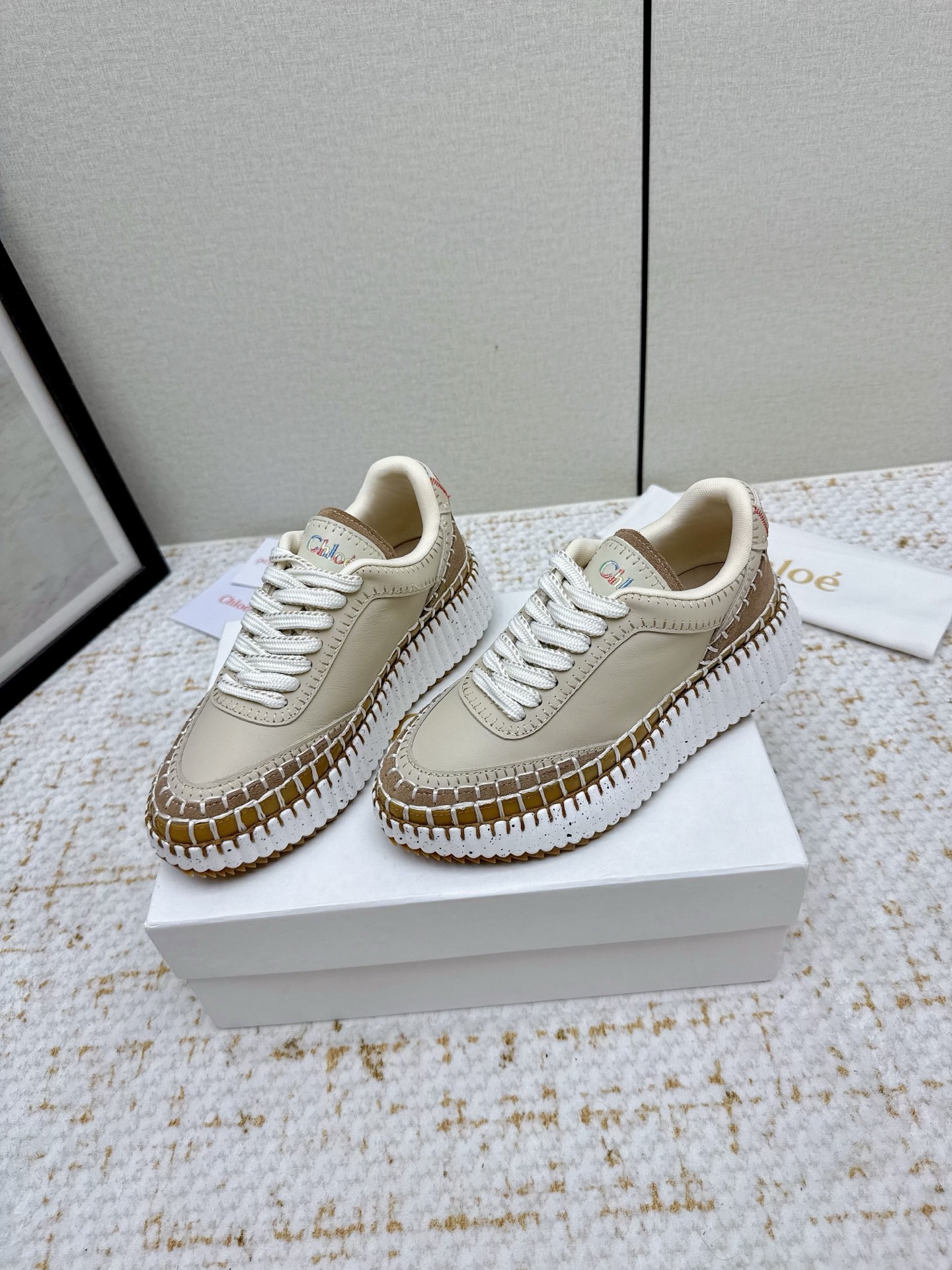 High-Fashion Chloe Shoes: 5 Colors, Premium Materials, Unique Design - 图片 3