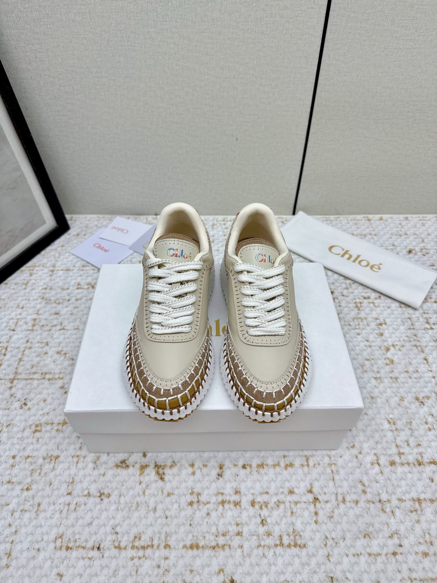 High-Fashion Chloe Shoes: 5 Colors, Premium Materials, Unique Design - 图片 2