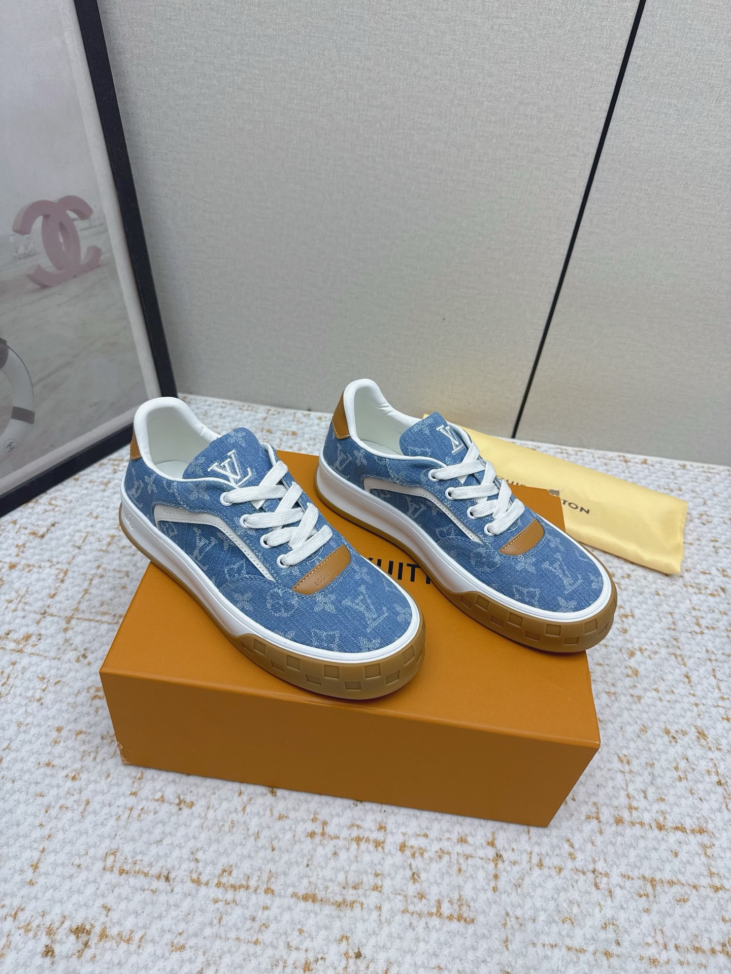 NO:444111,(High version) LV Louis Vuitton Latest, thick sole casual shoes. Original 11 production. Premium counter packaging [celebrating] Fabric: Original custom imported top layer cow back velvet Inner: top layer sheepskin Outsole: Original open mold TPU two-color outsole Men's 39-45, casual shoes/sports shoes, louis vuitton, louis vuitton, sneakers, sheepskin19860909（高版本） LV路易威登 最新款, 厚底 休闲板鞋 .原版11制作.专柜精美包装[庆祝] 面料: 原版定制进口头层牛反绒 内里: 头层羊皮 大底: 原版开模TPU双色大底 男款39-45,休闲鞋/运动鞋,louis vuitton,louis vuitton,sneakers,sheepskin,Women's Shoes