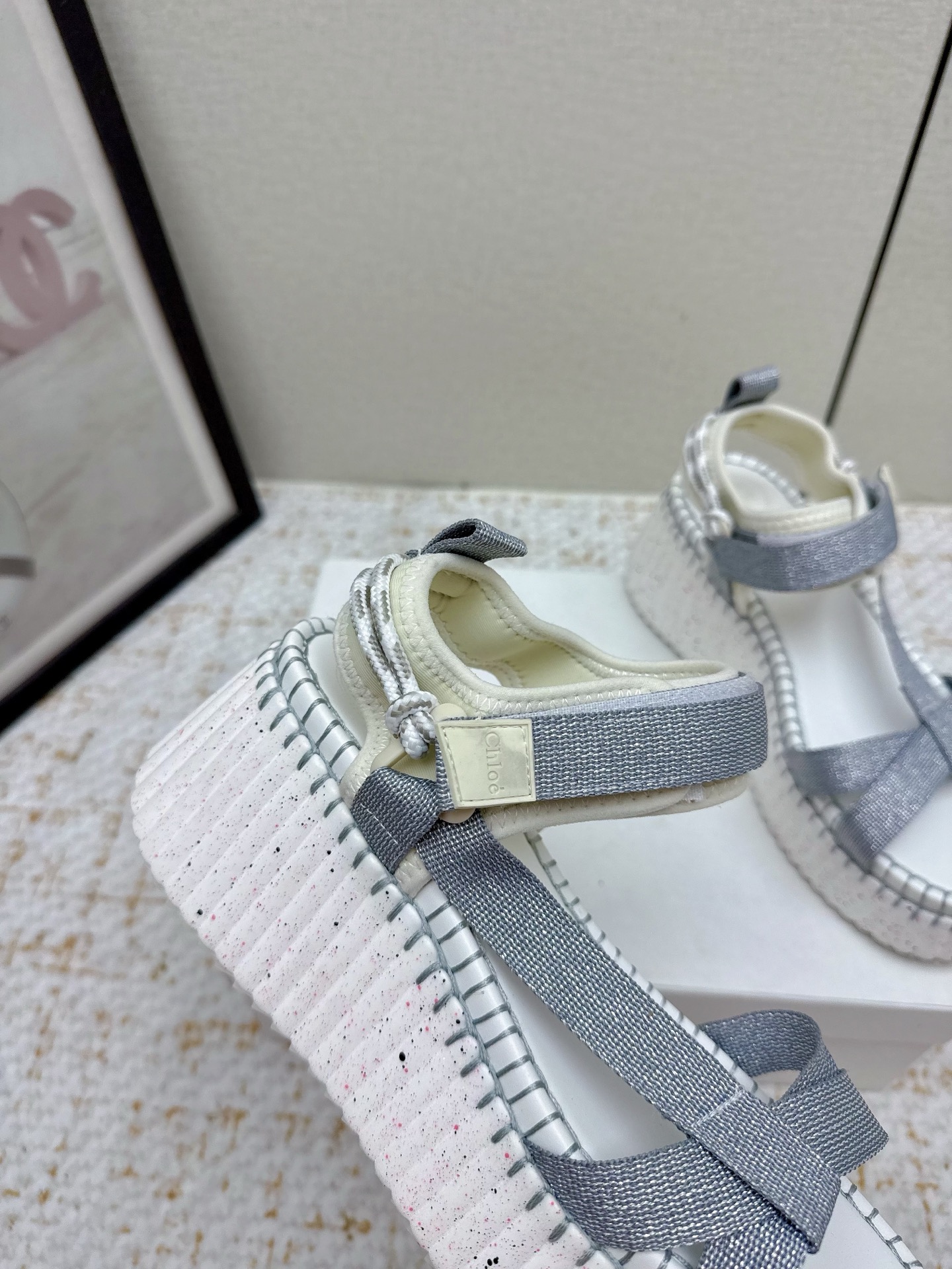 Chic Chol’s 2024s: Stylish High Production Sandals with Velvet Face and Super-Light Bottom - 图片 9