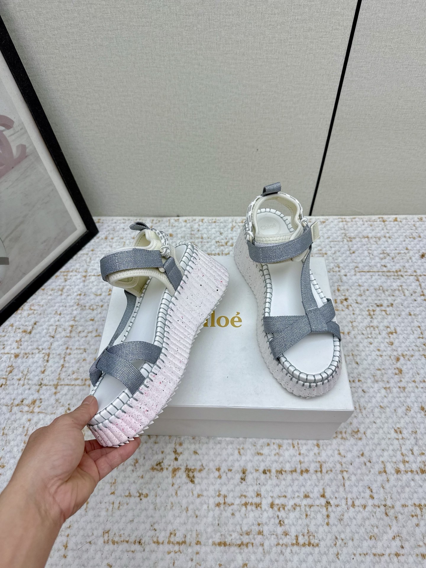 Chic Chol’s 2024s: Stylish High Production Sandals with Velvet Face and Super-Light Bottom - 图片 4