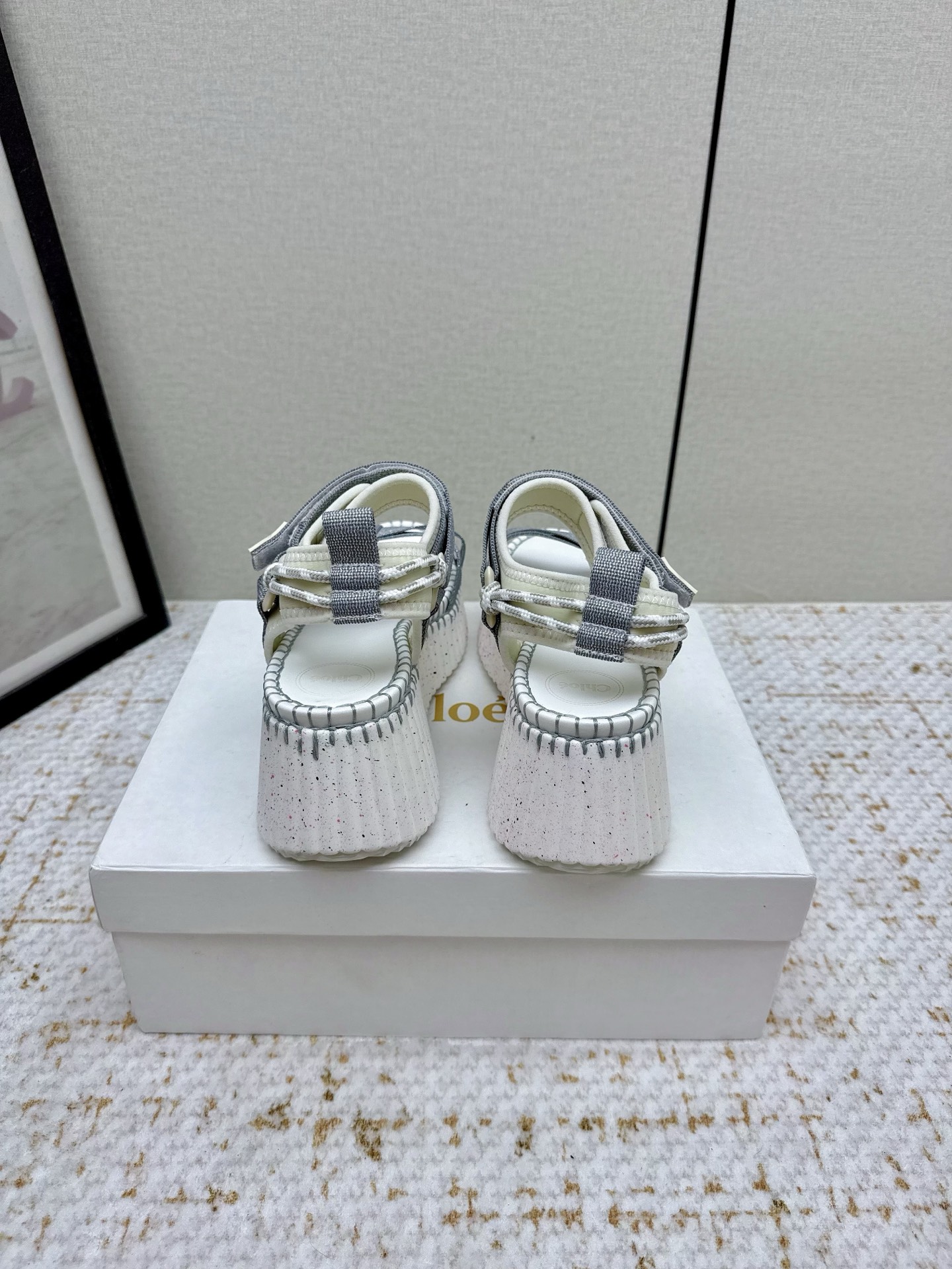 Chic Chol’s 2024s: Stylish High Production Sandals with Velvet Face and Super-Light Bottom - 图片 7