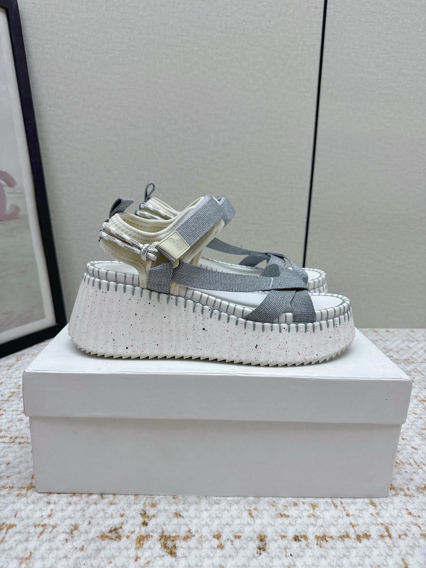 Chic Chol’s 2024s: Stylish High Production Sandals with Velvet Face and Super-Light Bottom - 图片 6