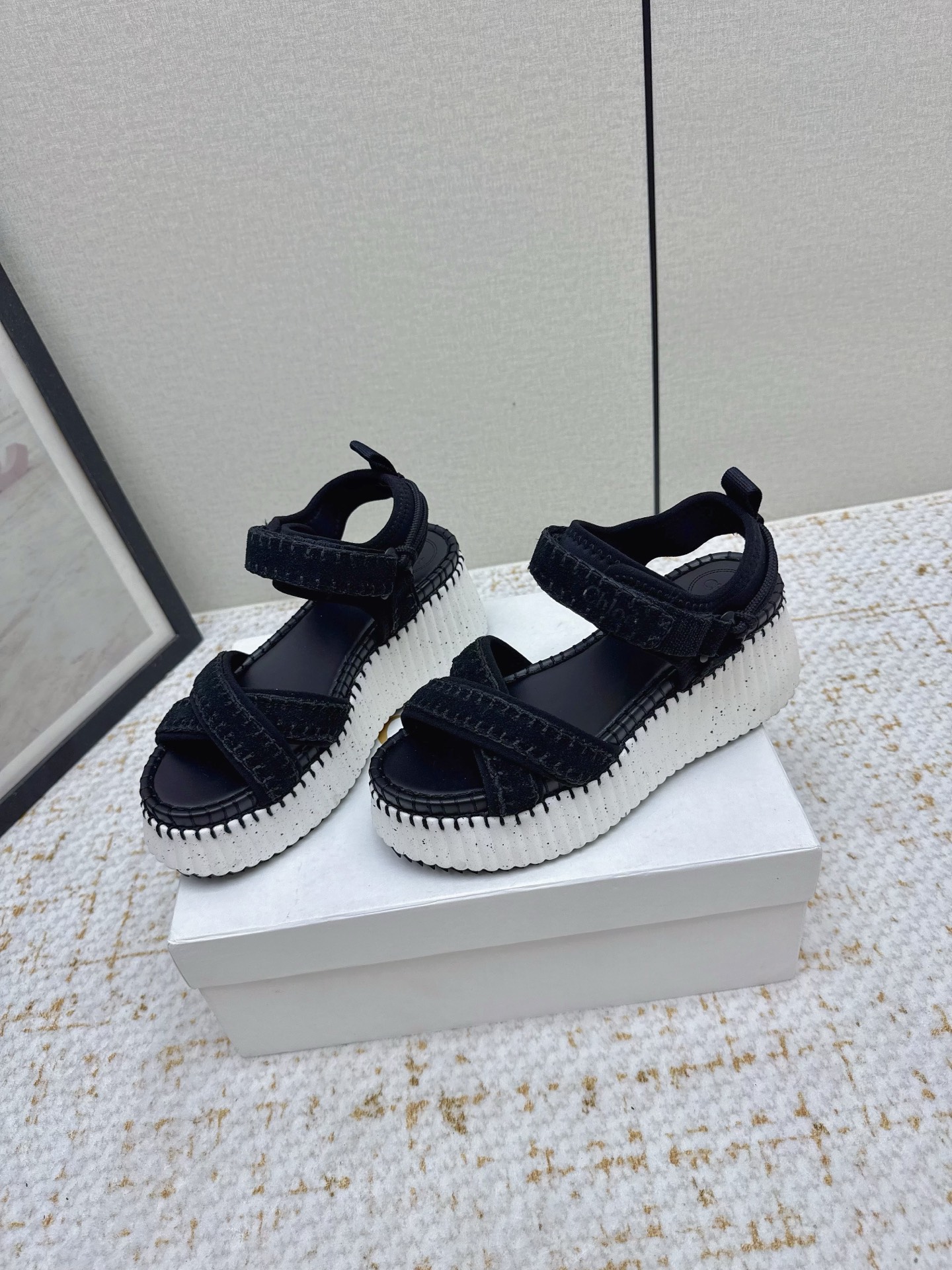 Chol’s 2024s: Stylish High Production Sandals with Cow Velvet and Bubble Vacuum Bottom - 图片 3
