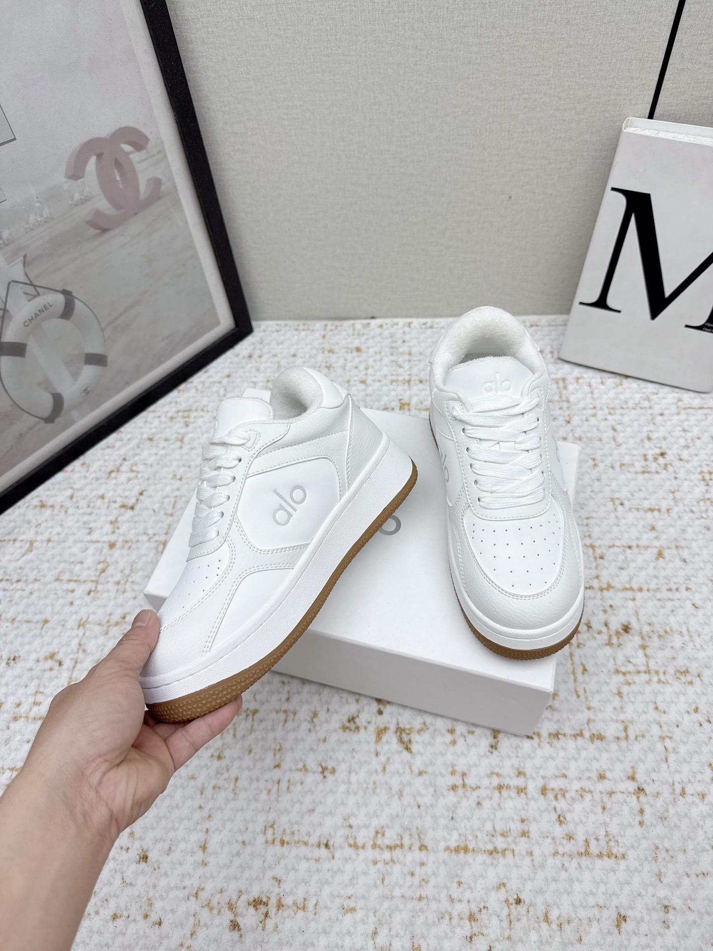 ALO 26SS: White Leather Sneakers for Women - Comfortable & Stylish 5 i1755664732841 1959 0 3