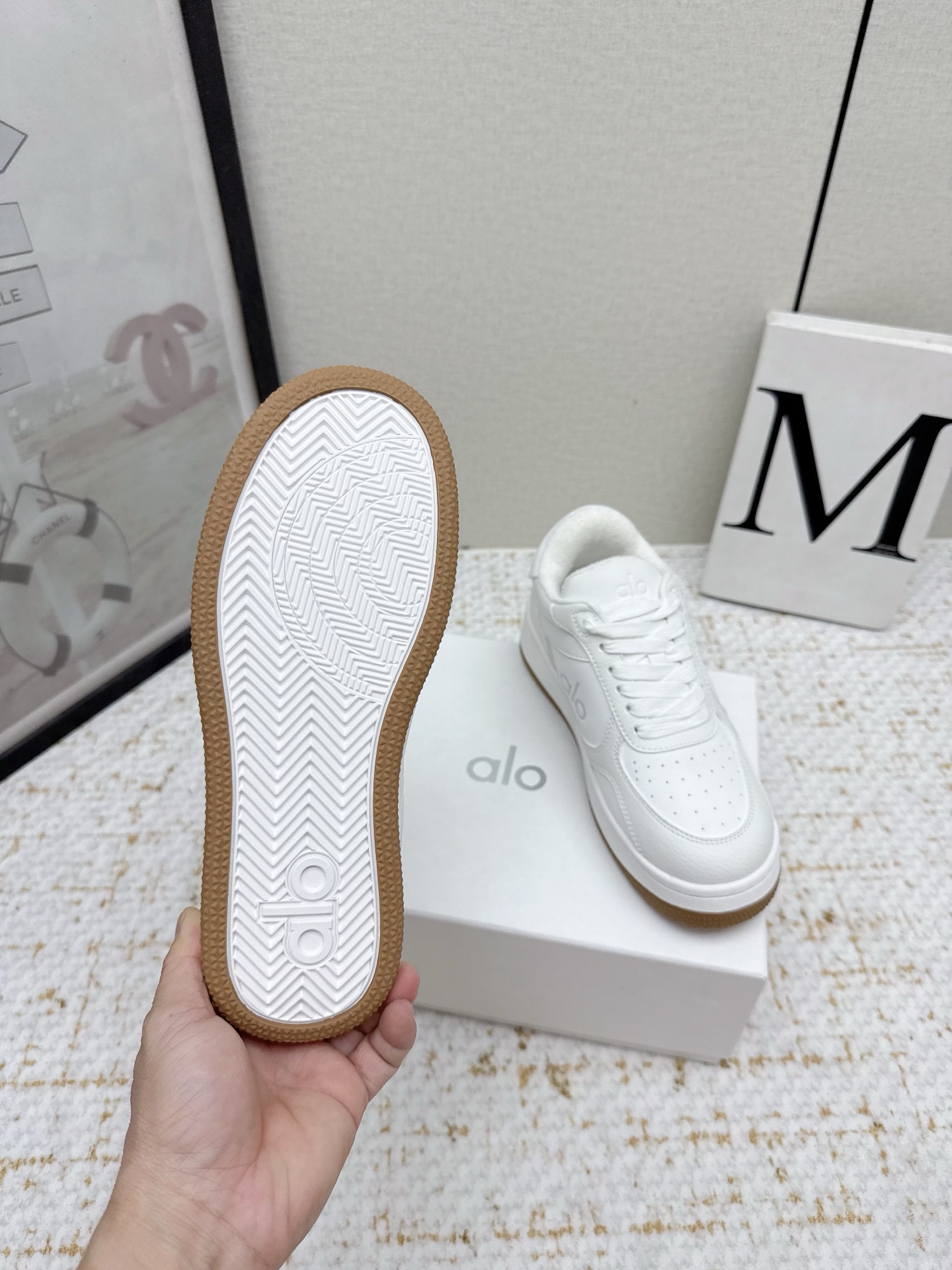 ALO 26SS: White Leather Sneakers for Women - Comfortable & Stylish 9 i1755664732908 7247 0 7