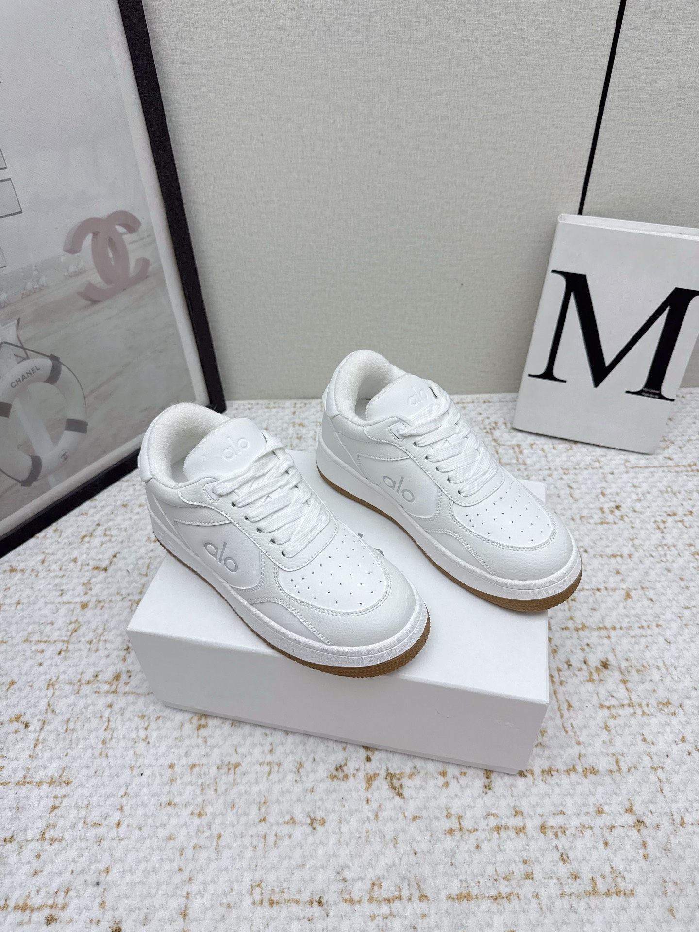 ALO 26SS: White Leather Sneakers for Women - Comfortable & Stylish 2 i1755664732915 4060 0 0