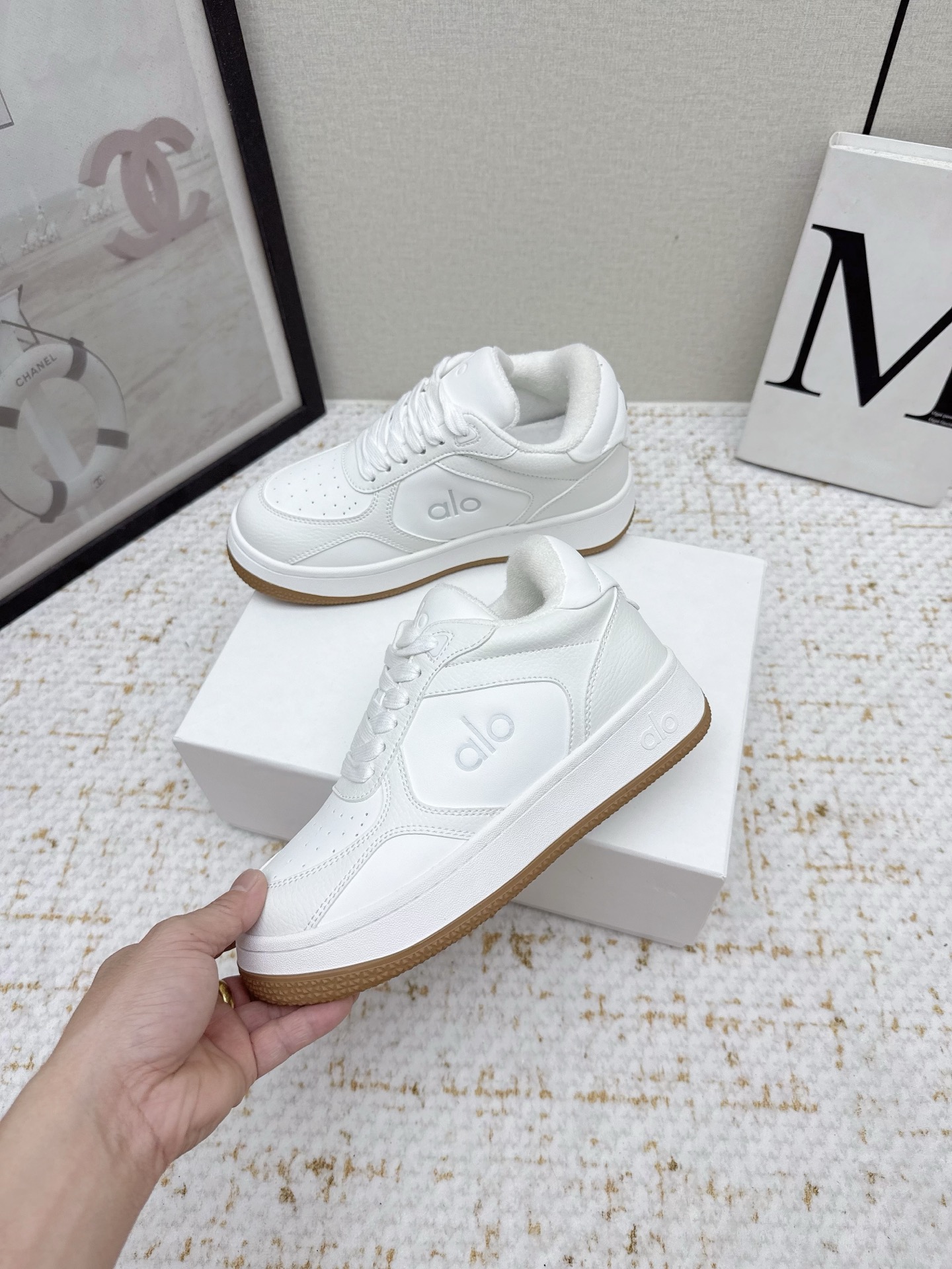 ALO 26SS: White Leather Sneakers for Women - Comfortable & Stylish 6 i1755664734387 4689 0 4