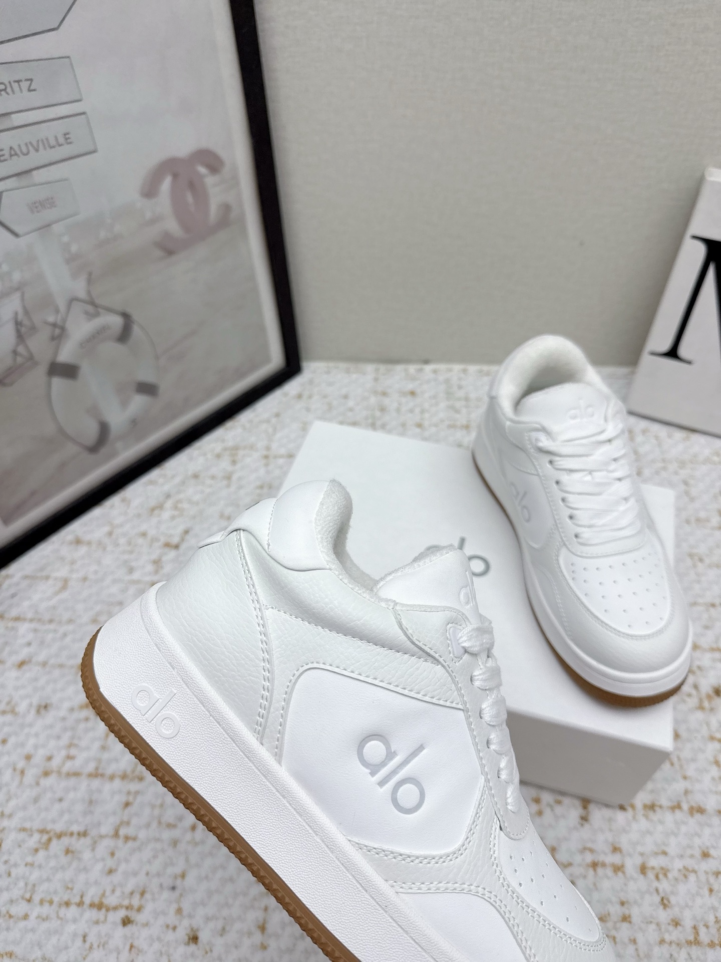 ALO 26SS: White Leather Sneakers for Women - Comfortable & Stylish 8 i1755664734521 8603 0 6