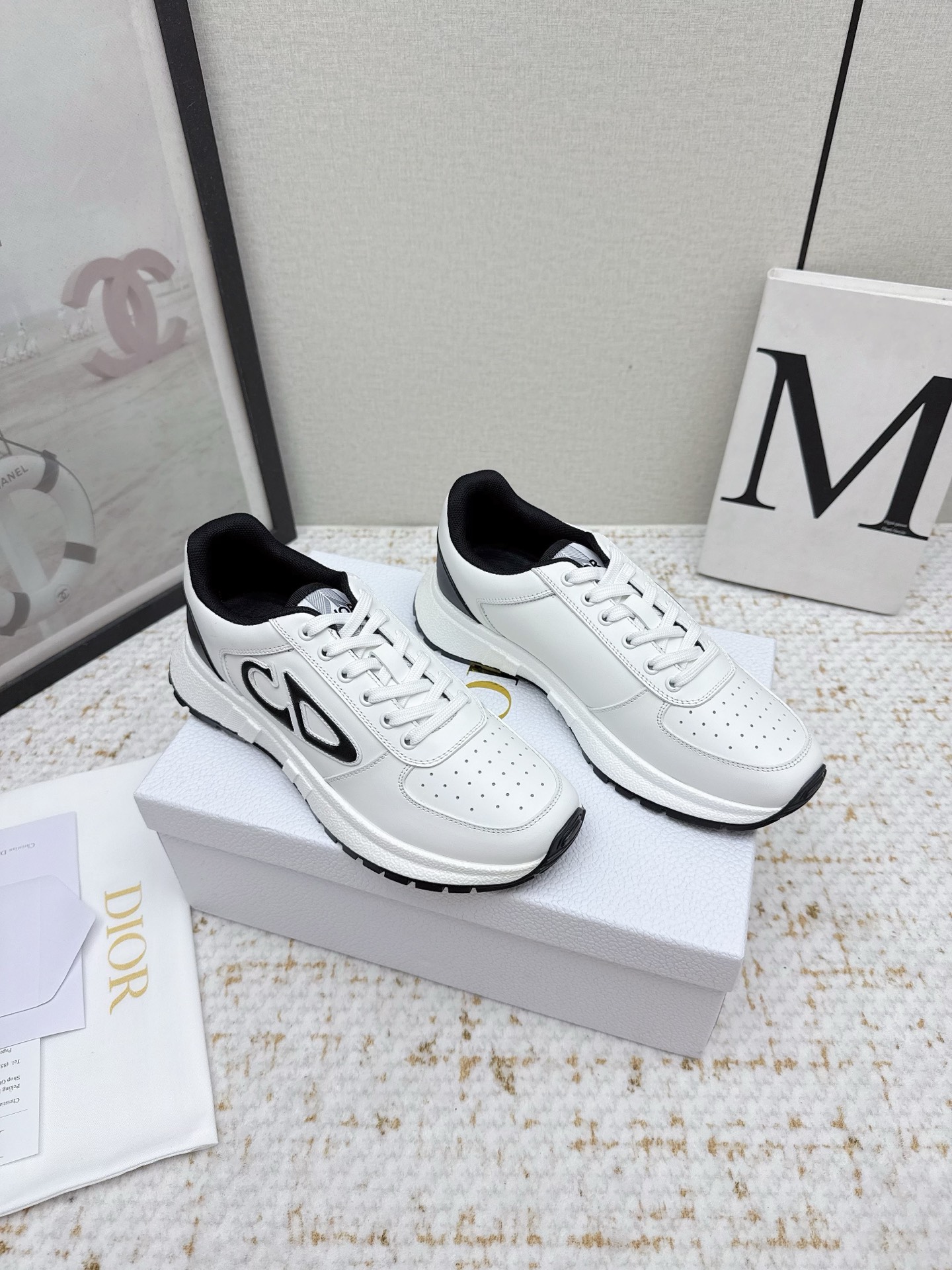 NO:459740,Women and men 10 (high version) Latest Dior series Couple style Thick sole Casual sports shoes Original purchase and development Made this Runn sports shoes are a new product in the fall 2025 series. Reinterpret the sports style with elegant and fashionable shapes The upper is carefully crafted with white mesh fabric. The laces and heels are decorated with Cistian Paris logo. The exquisite two-color sole is light and soft. It can add a high order temperament to all kinds of casual styles. Delivery exquisite packaging. Fabric: Original custom imported toe layer cowhide Inner: Imported soft sheepskin Sole: Original open mold-proof rubber material Thick sole 4CM Size35-45 (female 40.41. men 45 customization, casual shoes/sports shoes, dior, sneakers, cowhide, sheepskin19860909女男10（高版本） 最新Dior系列 情侣款 厚底 休闲 运动鞋 原版购入开发 做货 这款 Runn 运动鞋是二零二五秋季系列新品 以优雅时尚的造型重新演绎运动风格 鞋面采用白色网眼织物精心制作 鞋带和鞋跟饰以 Cistian Paris 标志 精致的双色鞋底轻盈柔软 可为各式休闲造型增添高订气质 配送精美包装 面料 : 原版定制进口头层牛皮 内里 : 进口柔软羊皮里 鞋底 : 原版开模防滑橡胶材质 底厚 4CM Size35-45（女40.41.男45定制,休闲鞋/运动鞋,dior,sneakers,cowhide,sheepskin,Women's Shoes