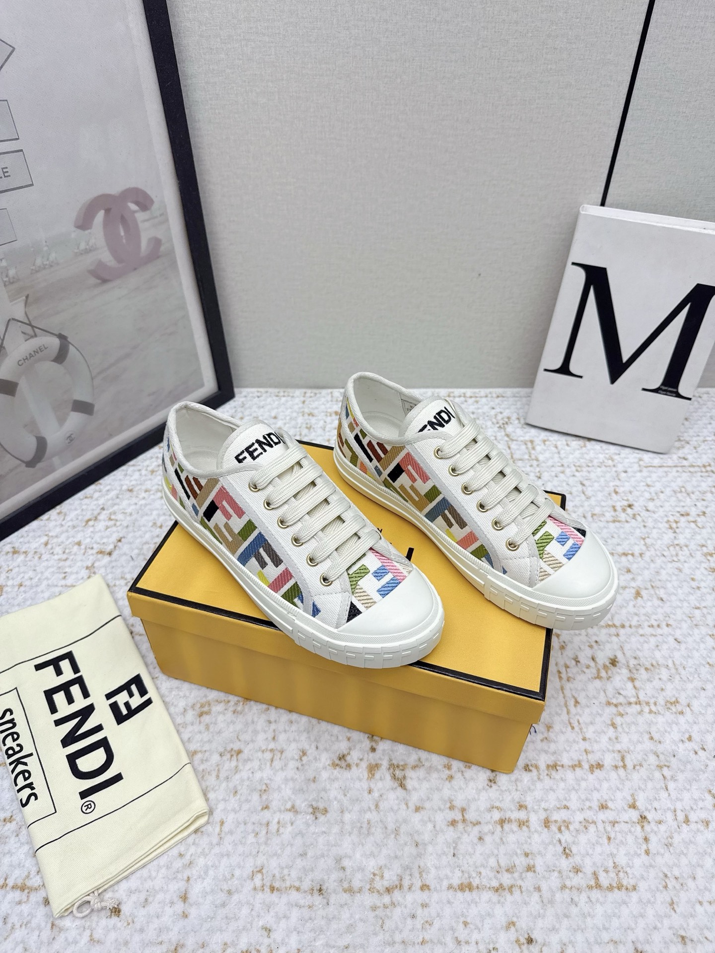 NO:459760,(High version) Fendi 25ss Fendi series flat cloth shoes. A must-have FF tow every year. This year, a new series is added, which is so beautiful that it is indescribable. The perfect sense of wearing is a classic must-have. All kinds of styles are used to live in!  Original custom fabric, inner sheepskin, heel high flat sole/3cm sole original leather sole Size35-45 (for women 40, men 45 custom made without return), casual shoes/sports shoes, fendi, fendi, sneakers, sheepskin, Leather soles19860909（高版本） Fendi 25ss 芬迪系列平底布鞋 每年必备FF拖今年还加了新的系列,美到无法言喻 绝好的穿着舒适感可是经典必备,各种风格搭配都Hold的住！ 面料原版定制布面 内里羊皮 跟高平底/3cm 鞋底原版真皮大底 Size35-45（女40,男45定做不退换）,休闲鞋/运动鞋,fendi,fendi,sneakers,sheepskin,Leather soles,Women's Shoes