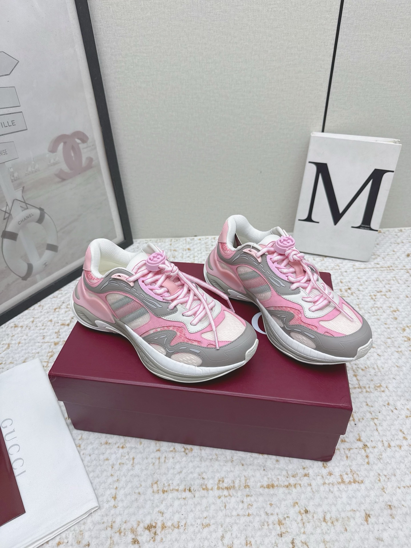 NO:485721,Women's model (high version) Gucci Gucci 2026 new 2.0 retro casual women's shoes Purchase grade Original purchase and development Gucci 2.0 rejuvenates the brand's iconic striped webbing elements This new interpretation of iconic details Use EVA thick sole with a flexible silhouette to bring a steady and comfortable wearing experience Delicate packaging Delivery original imported cowhide leather + technology fabric Inner original imported breathable net Sole original open mold pair sole (non ordinary sole) Sole thickness 4CM Size: 35-41 (women 40 41 Customized without return or replacement), dad shoes, gucci,gucci,cowhide19860909女款（高版本） Gucci 古驰2026新款 2.0 复古休闲女鞋 代购级 原版购入开发 Gucci 2.0焕新演绎品牌标志性条纹织带元素 这款焕新诠释标志性细节 采用EVA厚鞋底 搭配灵动廓形 带来稳步舒适穿着体验 配送精美包装 面料原版进口牛皮+科技面料 内里原版进口透气网里 鞋底原版开模对版鞋底 (非普通鞋底) 底厚4CM Size: 35-41（女40 41 定制不退不换),老爹鞋,gucci,gucci,cowhide,Women's Shoes