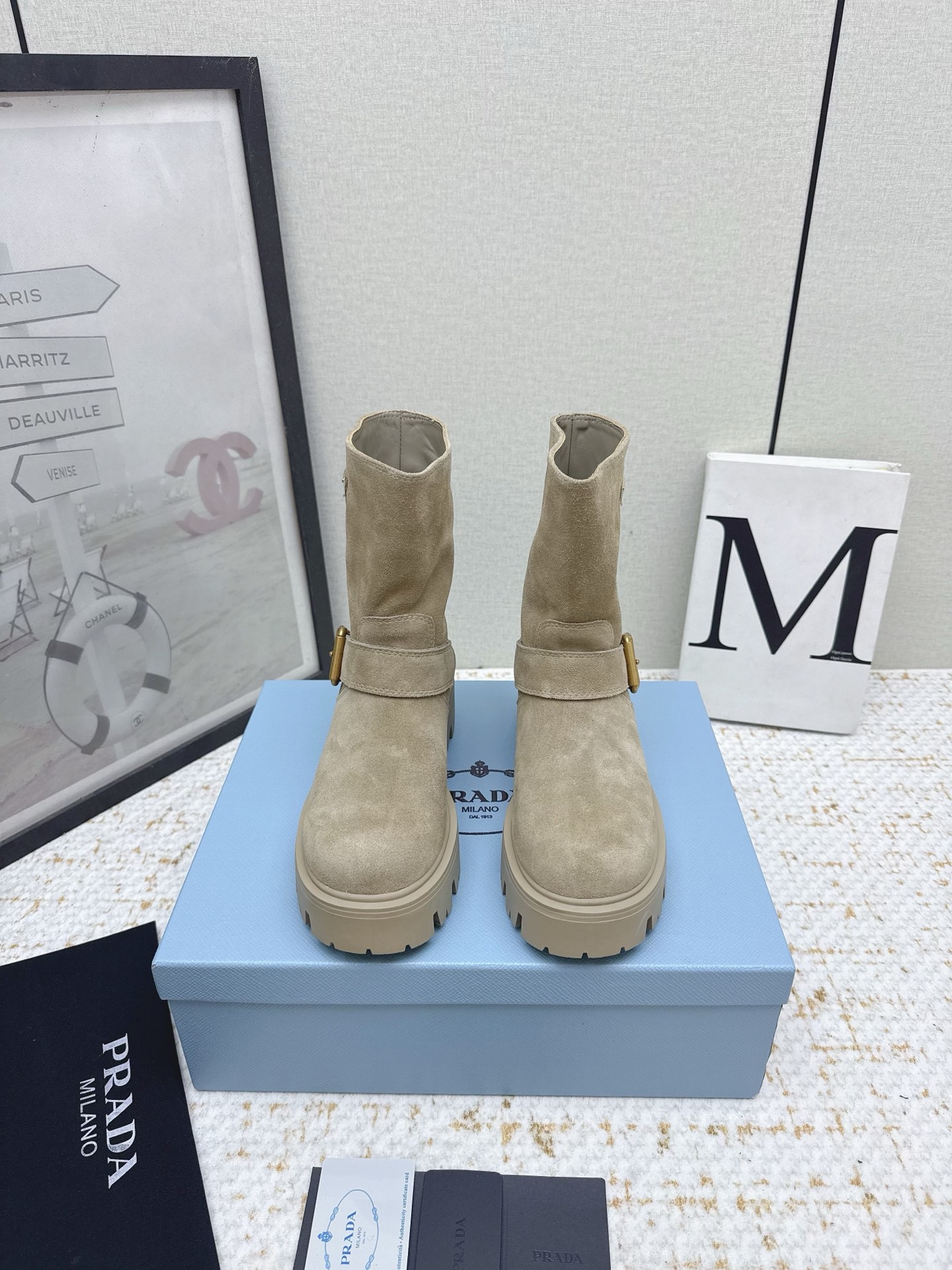 NO:485671,(High version) Prad* Prada 2026 autumn and winter classic knight boot series - this one looks super good on the feet and can lengthen the legs. The difference is the mixed goods on the market. This model sells in the leather accommodation outsole. My home is broken. ZP. Original mold opening. Outsole. Welcome to any comparison comfort and texture. Original frosted cowhide. Inner imported cowhide. Inner original sole. Size35-39 [40.41 Custom made without return or replacement], boots, prada, prada, boots, cowhide19860909（高版本）  Prad*普拉达2026秋冬爆款经典款骑士靴系列—这款上脚超好看而且可以拉长腿型 市面上鱼龙混杂的货不同 此款卖点在于真皮住宿大底 我家拆烂ZP 原版开模 大底 欢迎任何对比舒适度与质感 面料原版磨砂牛皮 内里进口牛皮内里 大底原版鞋底 Size35-39 [40.41定做不退不換],靴子,prada,prada,boots,cowhide,Women's Shoes