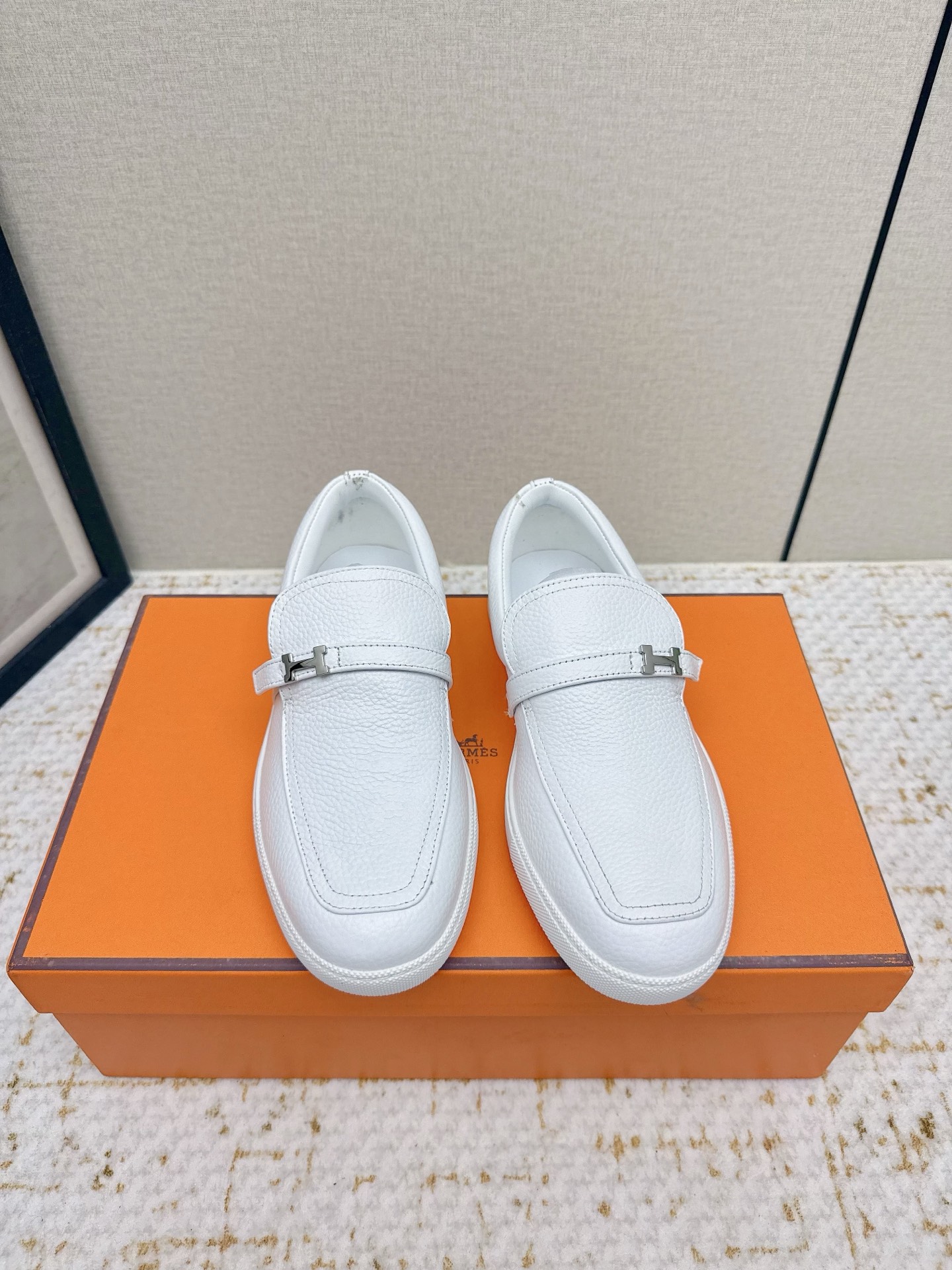 NO:612053,Men and women (high version) Hermes 25ss new autumn and winter loafers, British retro design, classic and attractive!  Original inverted mold last, the ultimate 1:1 shape. Fabric: cow suede/calf leather, lining imported sheepskin, outsole molded rubber sole, size 35-45 (45 customized, non-refundable), loafers, hermes, loafers, cowhide, sheepskin19860909女男（高版本） Hermes 25ss秋冬新款乐福鞋,英伦复古设计,经典耐看！原版倒模楦型,极致1:1形体. 面料牛反绒/小牛皮 内里进口羊皮里 大底开模橡胶底 码数35-45（45定做不退换）,乐福鞋,hermes,loafers,cowhide,sheepskin,Women's Shoes