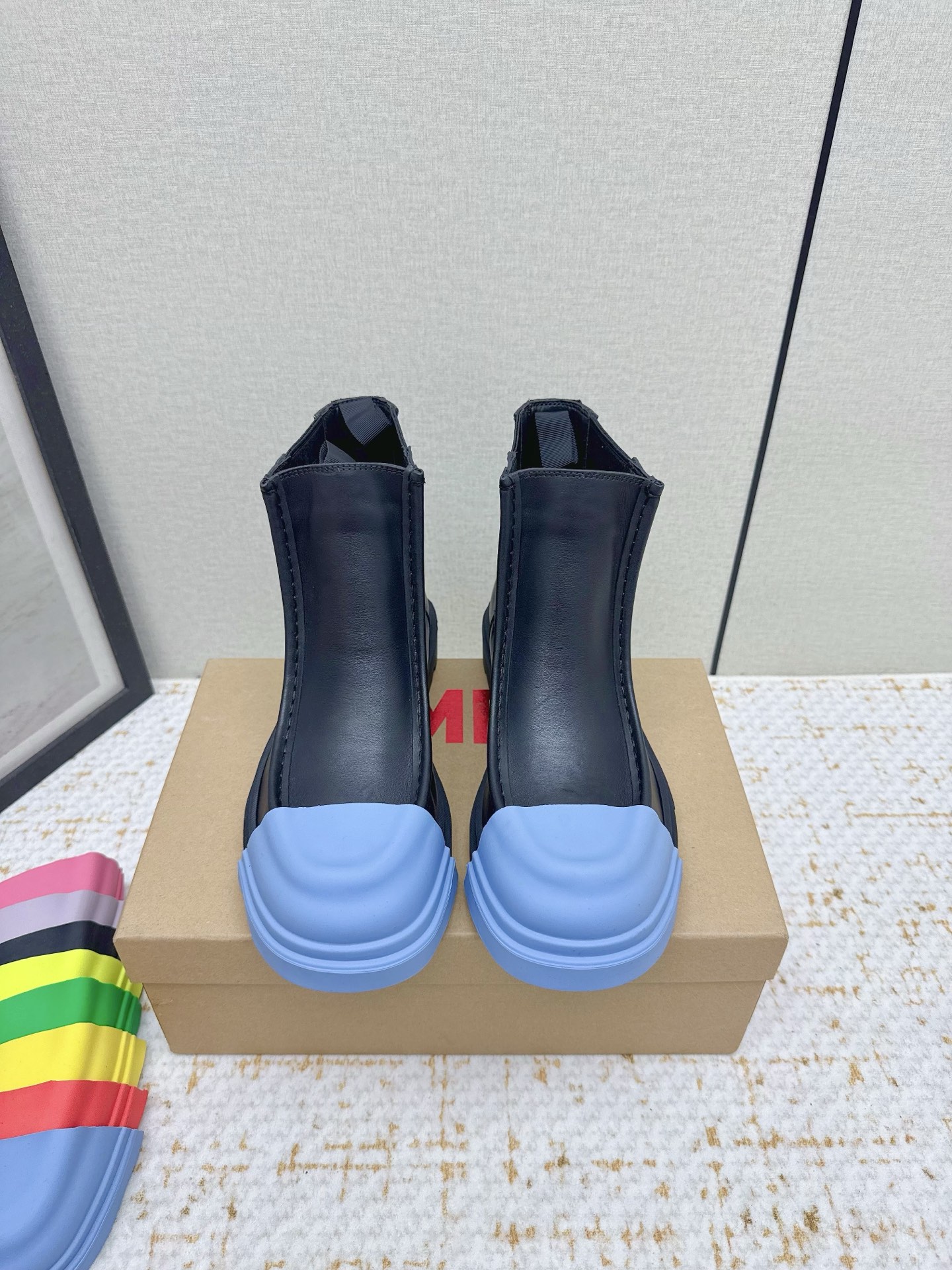 NO:611957,(Higher version) Camper Spanish trendy brand 25vs new autumn casual series... [Couple rubber toe two-wear short boots] The original version is made one to one, the original molding detachable rubber toe, contrasting color technology, Derby shoes super Camper Derby shoes, the detachable toe cover can be matched at will, very eye-catching. Every color is beautiful, all the details are in place, and the feet are super comfortable... The fabric is original custom cowhide, the lining is original custom sheepskin, the foot pad is original color high elastic latex  Outsole Original open mold super soft molded sole Size 35-44 (40 for women and 45 for men, customized and non-returnable) Packaging Original full set of packaging, boots, boots, cowhide, sheepskin19860909（高版本）  Camper西班牙潮牌25vs秋季新款休闲系列……【情侣胶头两穿款短靴】 原版一比一打造,原版开模可拆卸式胶头,撞色工艺,德比鞋超级Camper 德比鞋,可拆卸鞋头套随意搭配,非常亮眼.每个配色都很好看,所有细节到位,上脚超级舒服…… 面料原版定制牛皮 内里原版定制羊皮 垫脚原版彩色高弹乳胶 大底原版开模超软成型底 码数35-44（女40.男45定制不退换） 包装原版全套包装,靴子,boots,cowhide,sheepskin,Women's Shoes