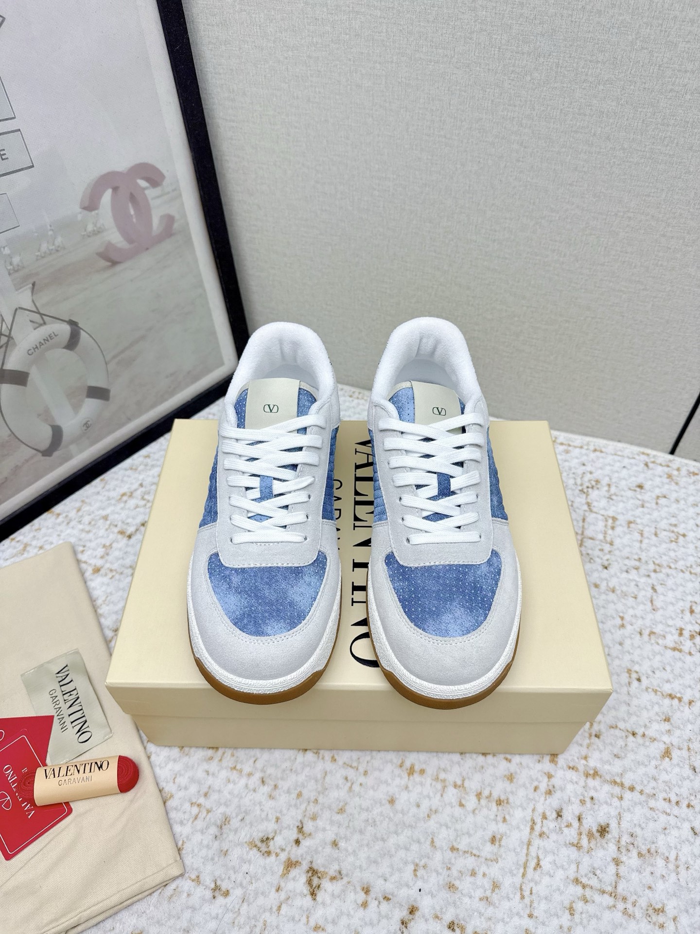 NO:611922,(Higher version) VALENTINO 2025 popular casual sports shoes!  Fabric: original custom punched + full-grain cowhide Foot pads: cowhide + V-mark special injection insole (original 1:1) Outsole: TPR + raw rubber combination wear-resistant outsole Packaging: original beige full set of noble counter packaging Code number: women's 35-41, men's 38-45 women's 40.41 men's 45.46 customization, casual shoes/sports shoes, valentino, valentino, sneakers, cowhide19860909（高版本） VALENTINO华伦天奴2025爆款休闲运动鞋！ 面料:原版定制冲孔+全粒面牛皮 垫脚:牛皮+V标专用注塑鞋垫(原版1:1) 大底:TPR+生胶组合耐磨大底 包装:原版米黄色全套高贵专柜包装 码数:女35-41,男38-45女装40.41男款45.46定制,休闲鞋/运动鞋,valentino,valentino,sneakers,cowhide,Women's Shoes