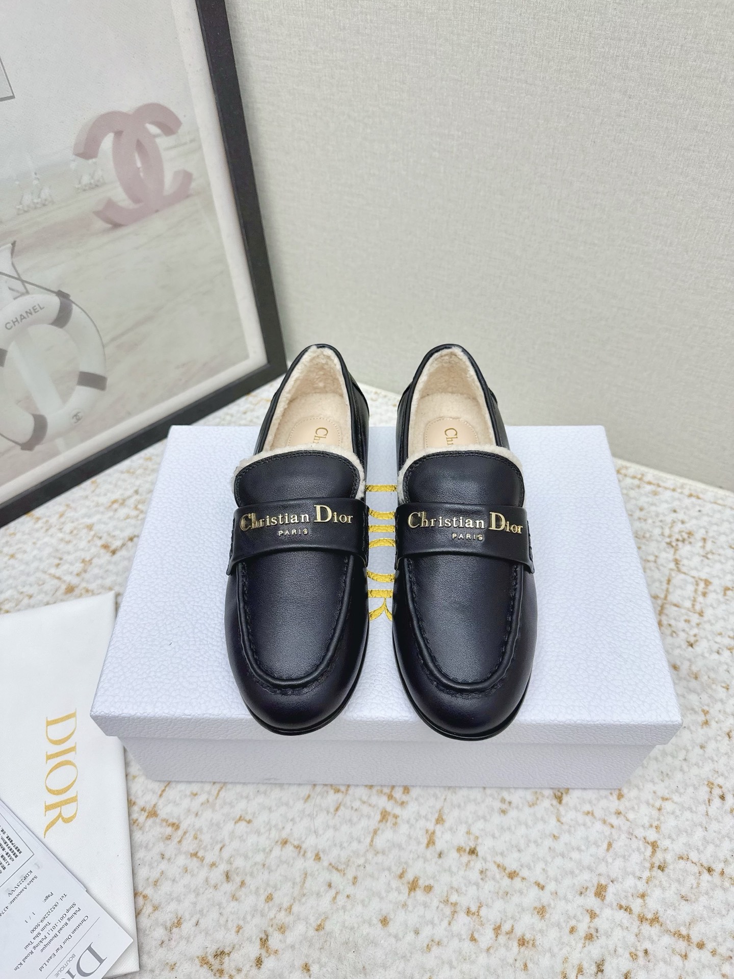 NO:612511,(Higher version) DiorAlps Dior Boy letter buckle wool loafers, new hard goods, BS purchasing level!  Full of high-end feel!  A popular model among bloggers at home and abroad, it’s retro and fashionable, and your feet look stunning!  The official website's main recommendation★ ━━━━━ t ━━━━━ Original custom-made calfskin/cow leather upper. Lining: Imported wool lining. Original open-molded injection molded leather outsole. Shoe size: 35-39 (40.41 customized, non-refundable), loafers, dior, loro piana, loafers, cowhide, leather.  soles19860909（高版本） DiorAlps Dior Boy 字母扣羊毛乐福鞋 硬货上新 BS代购级别！高级感十足！国内外博主刷爆的一款,复古又时髦 上脚美炸了！官网主推款★ ━━━━━ t ━━━━━ 鞋面原版定制小牛皮/牛猄  内里: 进口羊毛里 大底原版开模注塑真皮大底 鞋码: 35-39（40.41定制不退换）,乐福鞋,dior,loro piana,loafers,cowhide,Leather soles,Women's Shoes