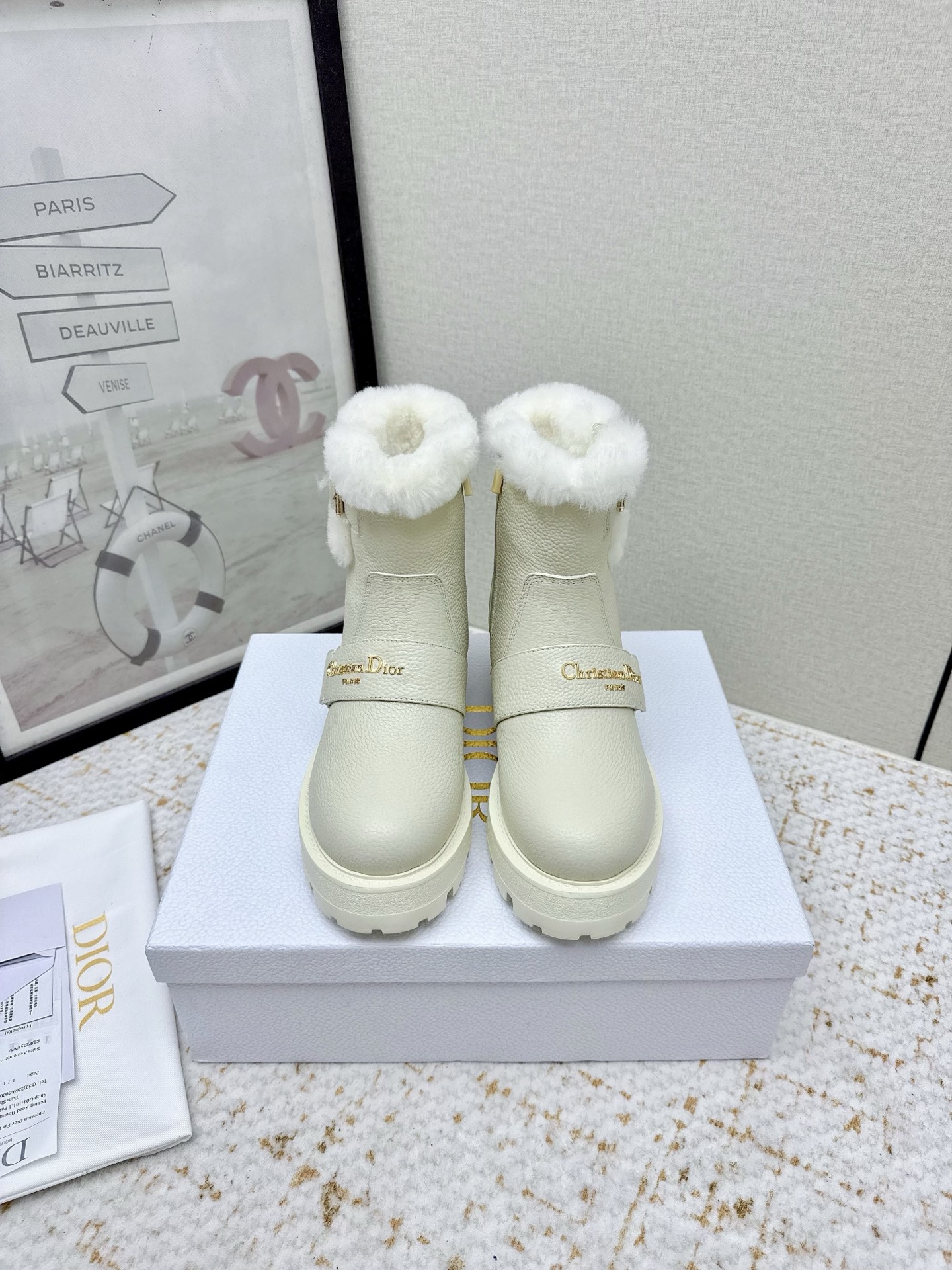 NO:613842,(Higher version) DIO*R Dior vs early autumn classic hot-selling boots series...[Retro round-toe short boots] Original reproduction, completely different details, new retro technology electric embroidery weathervane, eye-catching time, simple and versatile... Fabric original custom cowhide Original lining custom wool Original custom wool outsole Original molded foam bottom Code number 35-39 (40..41 customization is not returnable) Packaging Original full set of packaging  The color official website is updated simultaneously, snow boots, dior, dior, boots, cowhide19860909（高版本）  DIO*R迪奥vs早秋经典爆款靴子系列…【复古圆头短靴】 原版复刻,细节完全区别,全新复古科技电绣风向标,时间抢眼,简约百搭不平凡…… 面料原版定制牛皮 内里原版定制羊毛 垫脚原版定制羊毛 大底原版开模发泡成型底 码数35—39（40..41定制不退换） 包装原版全套包装 颜色官网同步更新,雪地靴,dior,dior,boots,cowhide,Women's Shoes