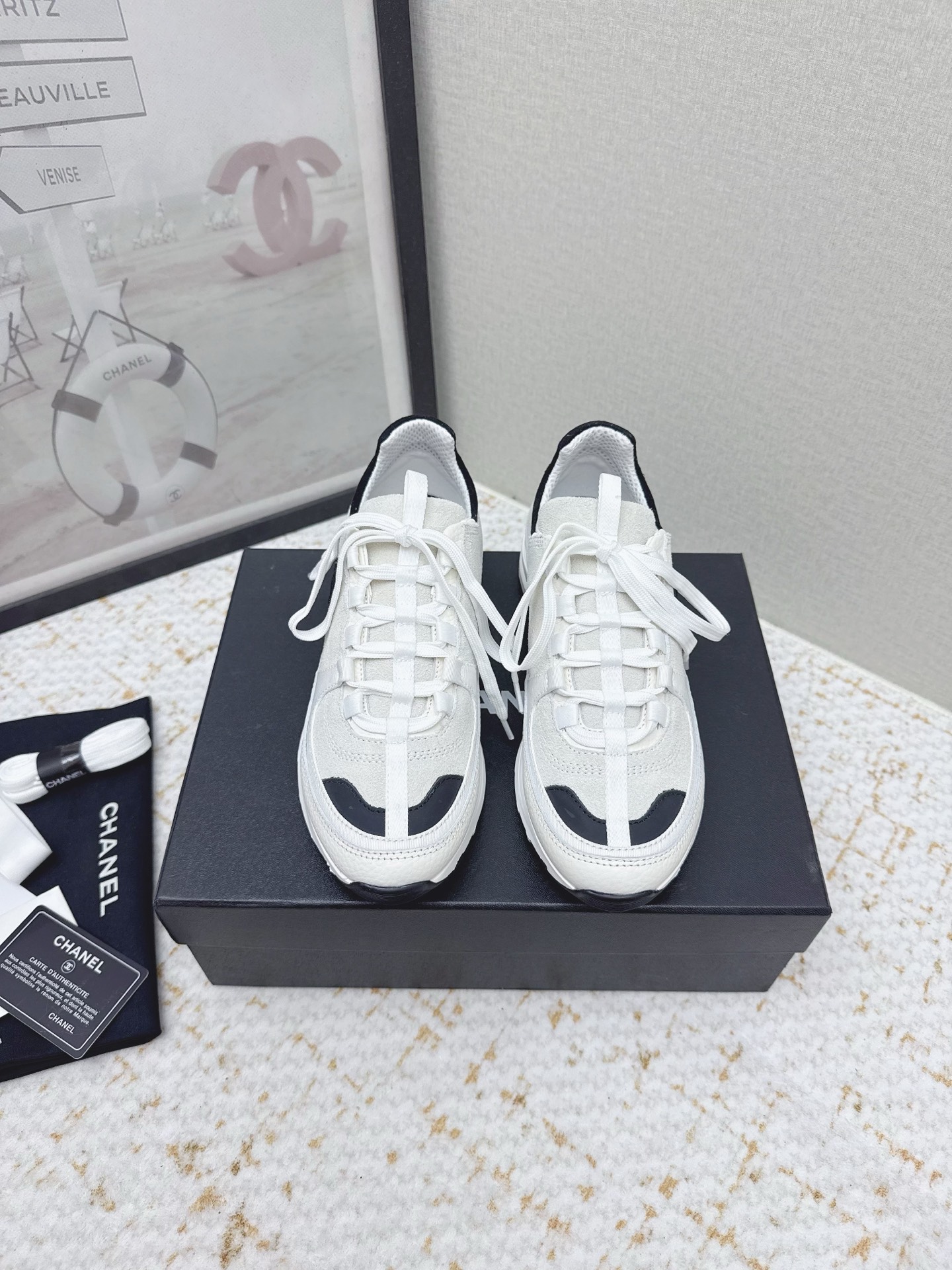 NO:616195,(Higher version) CHANEL｜Chanel 25A latest moral training shoes, casual sports shoes, double C running shoes, counter synchronization, counters are very popular, very difficult to buy a shoe, the most popular thick-soled casual shoes on the Internet, you can imagine that small fragrance control can not miss it, both good looks and comfort, simple and versatile, thick soles increase height, super versatile, whoever wears it will look good when you close your eyes, cowhide stitching on the upper, breathable mesh lining inside  Outsole TPU original outsole Size: 35-41, casual shoes/sports shoes, chanel, chanel, sneakers, cowhide19860909（高版本）  CHANEL｜香奈儿 25A最新德训鞋 休闲运动鞋 双C跑鞋 专柜同步 专柜非常火爆 非常难买的一款鞋 全网最火的厚底休闲鞋 可想而知小香控不可错过的 颜值与舒适并存的 简约百搭 厚底增高超级百搭,闭眼入谁穿谁好看 鞋面牛皮拼接 内里透气网布里 大底TPU原版大底 码数:35-41,休闲鞋/运动鞋,chanel,chanel,sneakers,cowhide,Women's Shoes