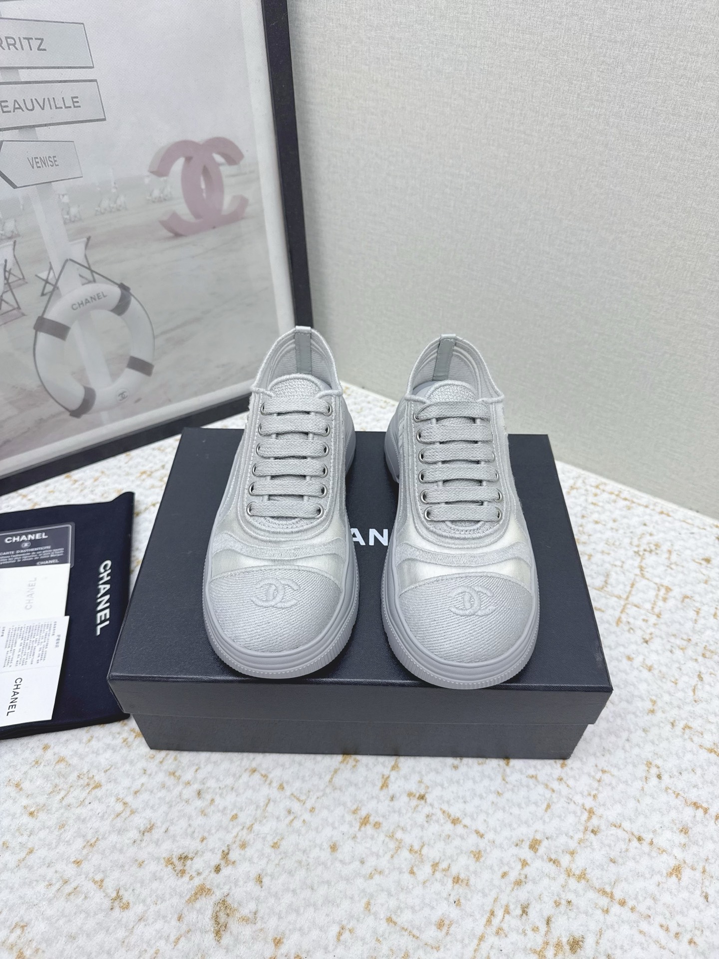 NO:680020,(Higher version) Xiaoxiang C’s 2025 vs early autumn hot casual series... [Round toe thick sole hot diamond casual shoes] Fairy style, the latest color matching is amazing, irresistible, the latest biscuit shoes are currently super popular colorful casual shoes, the Internet celebrity Xiaohongshu is crazy about hot recommendations, and the silly and cute style has a retro flavor!  The shape is special, very recognizable, slim and long legs, absolutely powerful, very comfortable to wear, good appearance, comfortable, and heightening. I must recommend it to everyone, the main feature of this year's series, minimalist style... Fabric: Original custom fabric electric embroidery process Lining: Original custom sheepskin Foot pads: Original custom injection molding pads Outsole: Original open-molded TPU molded bottom  Size: 35-39 (40.41. Customized and non-returnable), casual shoes/sports shoes, chanel, sneakers, sheepskin19860909（高版本）  小香C家2025vs早秋火爆休闲系列…【圆头厚底烫钻休闲鞋】  仙女款,最新的拼色绝了,无法抗拒,最新饼干鞋目前超级流行的彩色休闲鞋,网红明星小红书狂追热推 发售蠢萌可爱的造型带了点复古味！ 造型特殊,很有辨识度, 显瘦显腿长,绝对实力派,穿上也很舒服,高颜值 舒适,增高 一定要推荐给大家,今年系列的主打, 极简的风格…… 面料:原版定制布料电绣工艺 内里:原版定制羊皮 垫脚:原版定制注塑成型垫 大底:原版开模TPU成型底 码数:35-39（40.41.定制不退换）,休闲鞋/运动鞋,chanel,sneakers,sheepskin,Women's Shoes