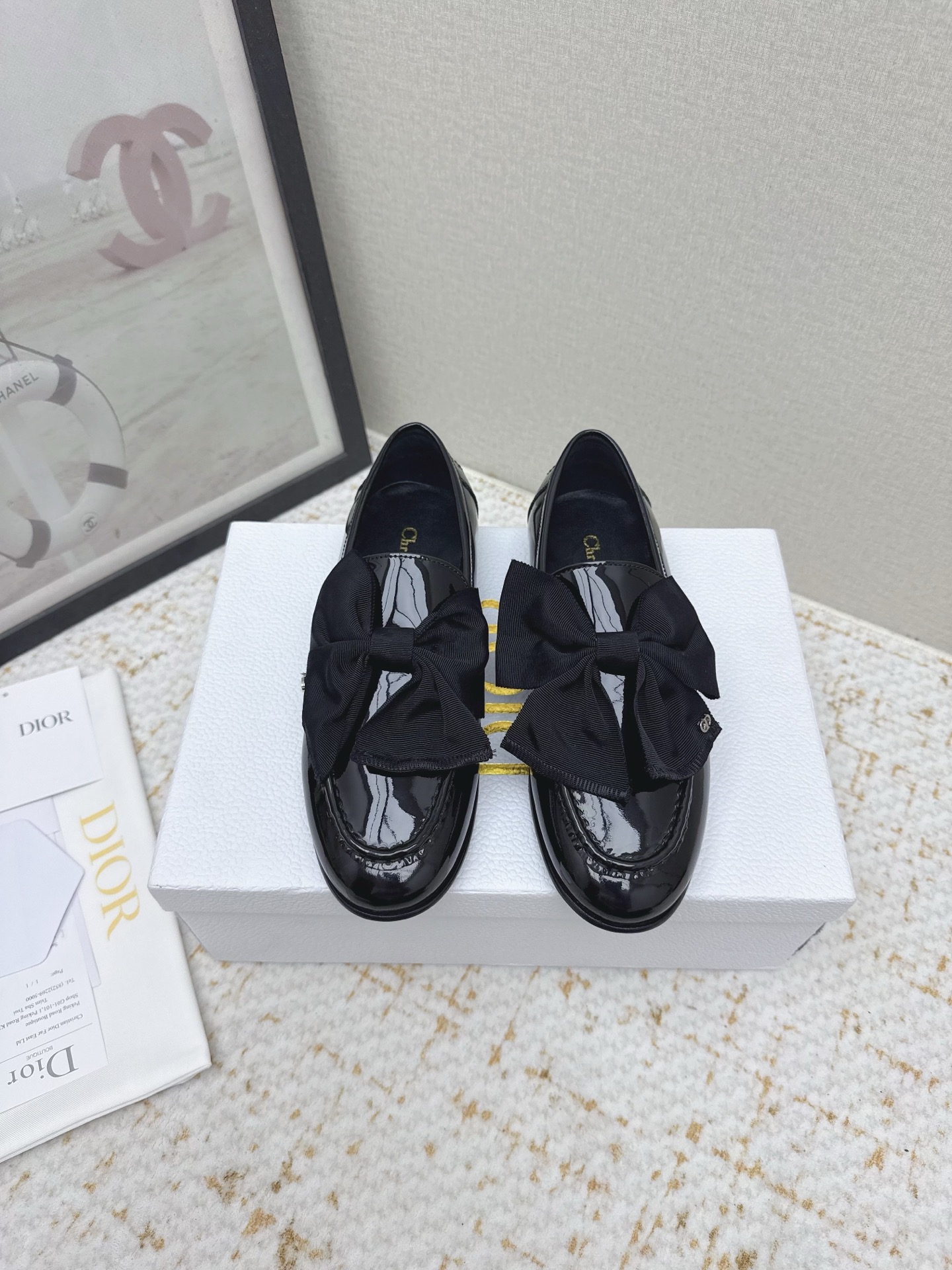 NO:711057,(Higher version) dior fw 25 new arrival～ 25 autumn and winter bow loafers. The satin bow is so cute, exquisite and generous, I like it very much. Patent leather and cowhide upper, sheepskin lining, genuine leather sole, forefoot injection molding!  size 35-39 customized 40.41, loafers, dior, loafers, cowhide, sheepskin19860909（高版本）  dior fw 25 new arrival～ 25秋冬蝴蝶结乐福鞋 缎面蝴蝶结好可爱,精致大方,好喜欢 鞋面漆皮和牛皮,羊皮内里, 真皮底 前掌注塑！ size 35-39订做40.41,乐福鞋,dior,loafers,cowhide,sheepskin,Women's Shoes
