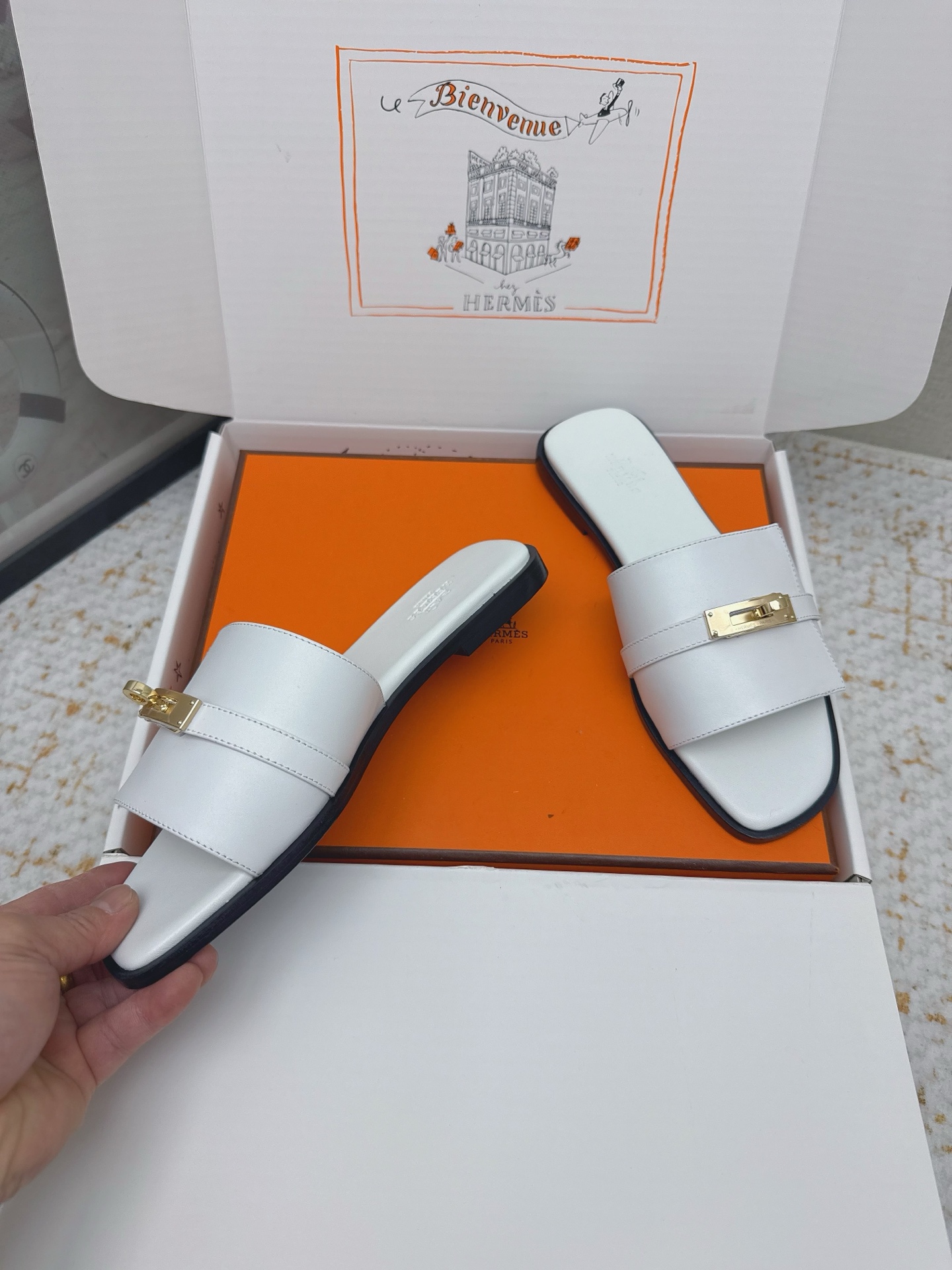 Hermes Style Pink Leather Women's Shoes style reference detail image 4 from source 785275