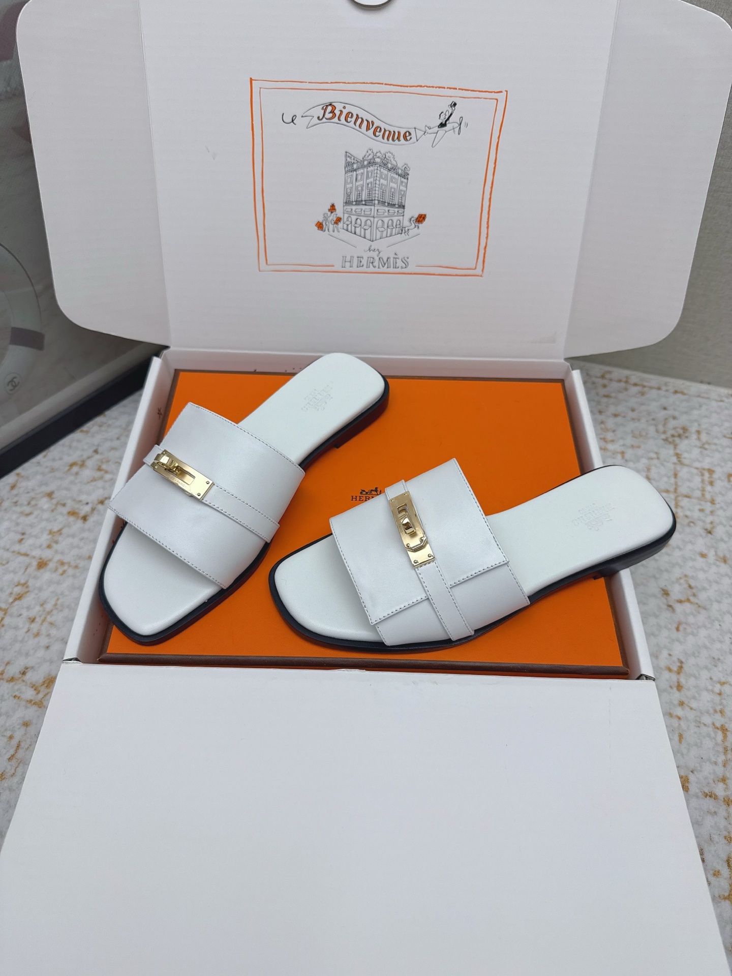 Hermes Style Pink Leather Women's Shoes style reference detail image 3 from source 785275