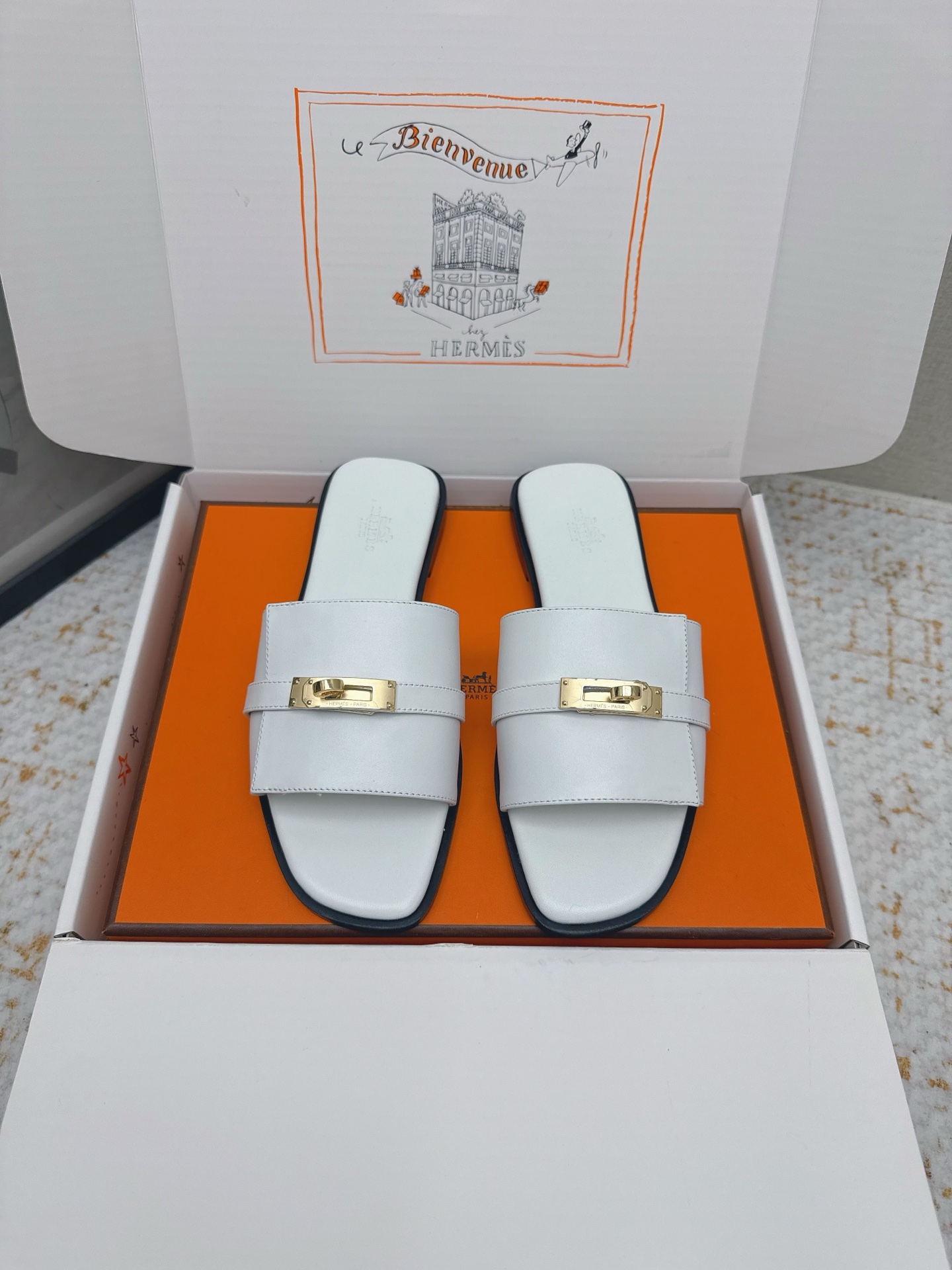 Hermes Style Pink Leather Women's Shoes style reference detail image 1 from source 785275