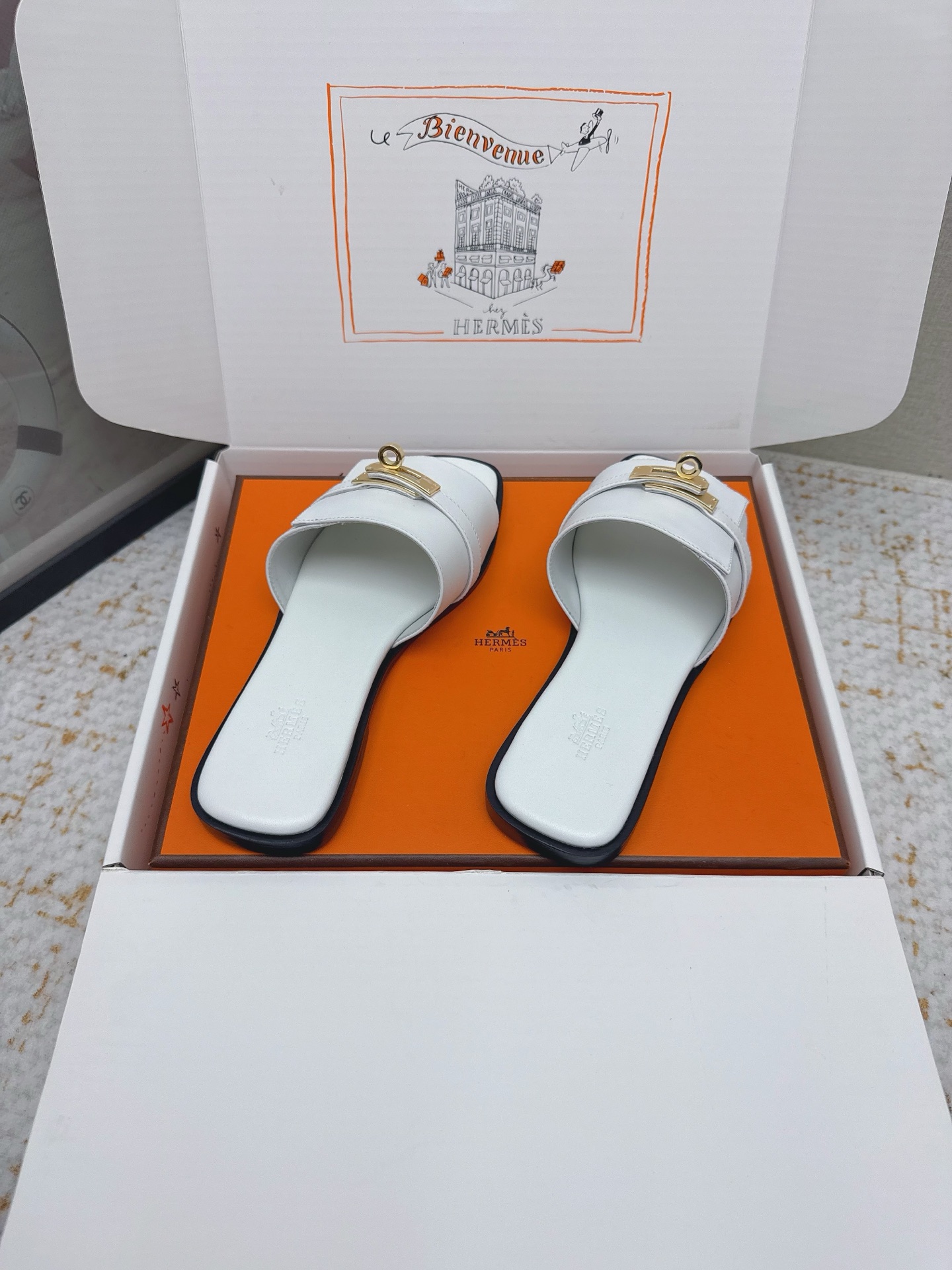 Hermes Style Pink Leather Women's Shoes style reference detail image 8 from source 785275