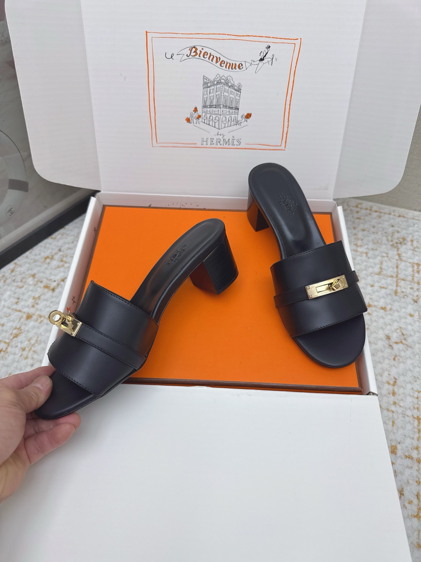Hermes Style Pink Leather Women's Shoes style reference detail image 4 from source 785277