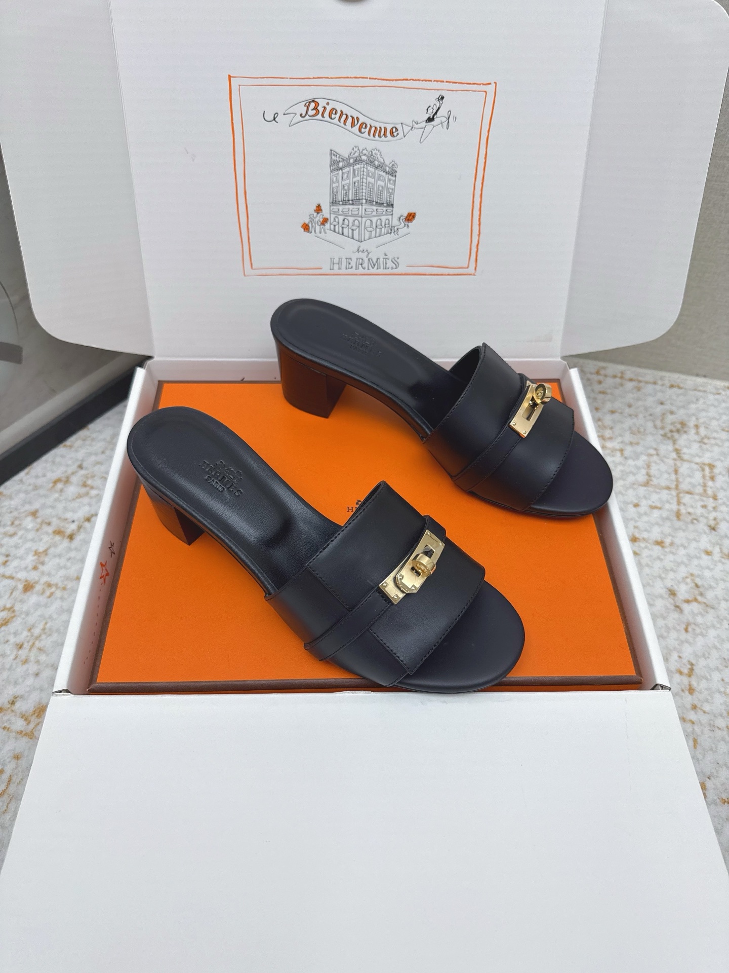 Hermes Style Pink Leather Women's Shoes style reference detail image 2 from source 785277