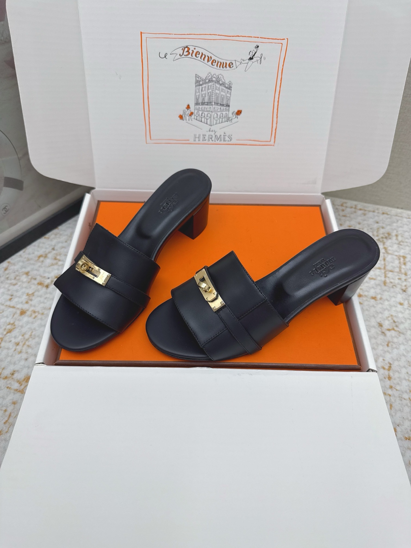 Hermes Style Pink Leather Women's Shoes style reference detail image 3 from source 785277