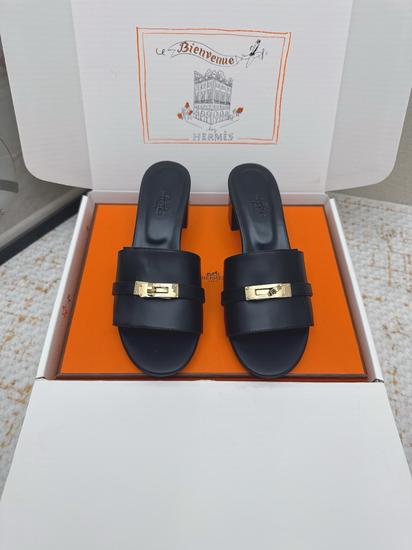 Hermes Style Pink Leather Women's Shoes style reference detail image 1 from source 785277