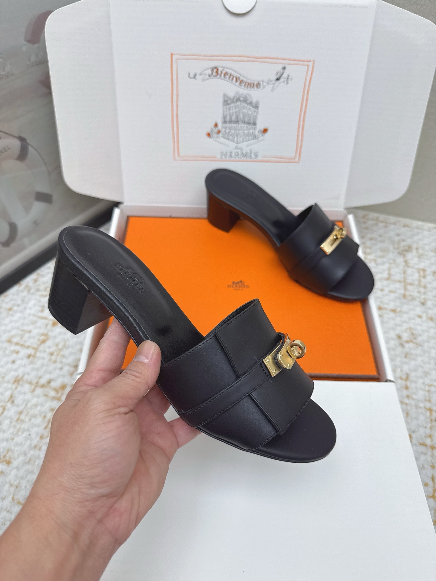 Hermes Style Pink Leather Women's Shoes style reference detail image 5 from source 785277