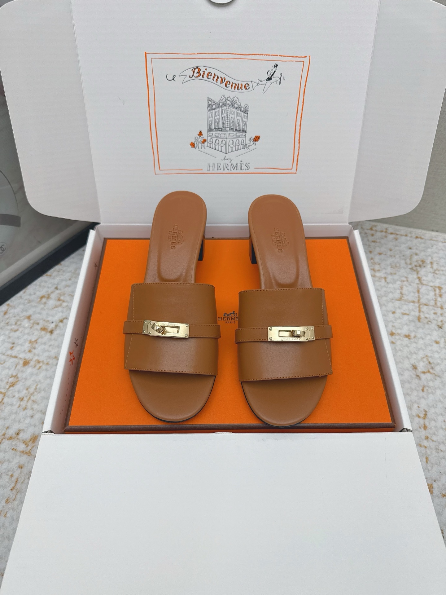 Hermes Style Pink Leather Women's Shoes style reference detail image 1 from source 785278