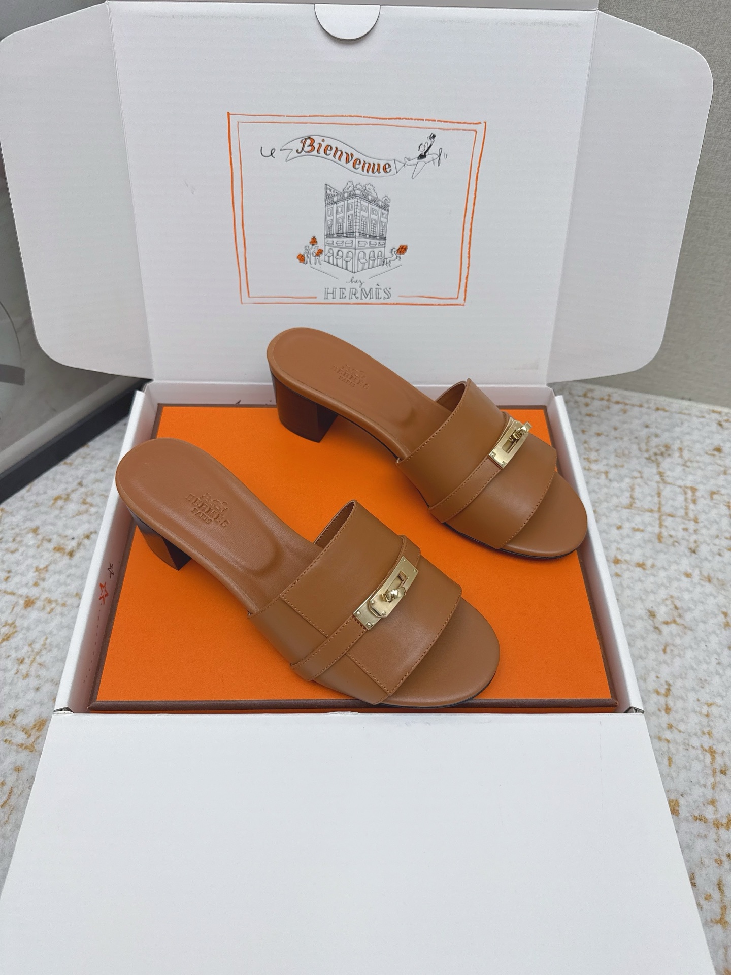 Hermes Style Pink Leather Women's Shoes style reference detail image 2 from source 785278