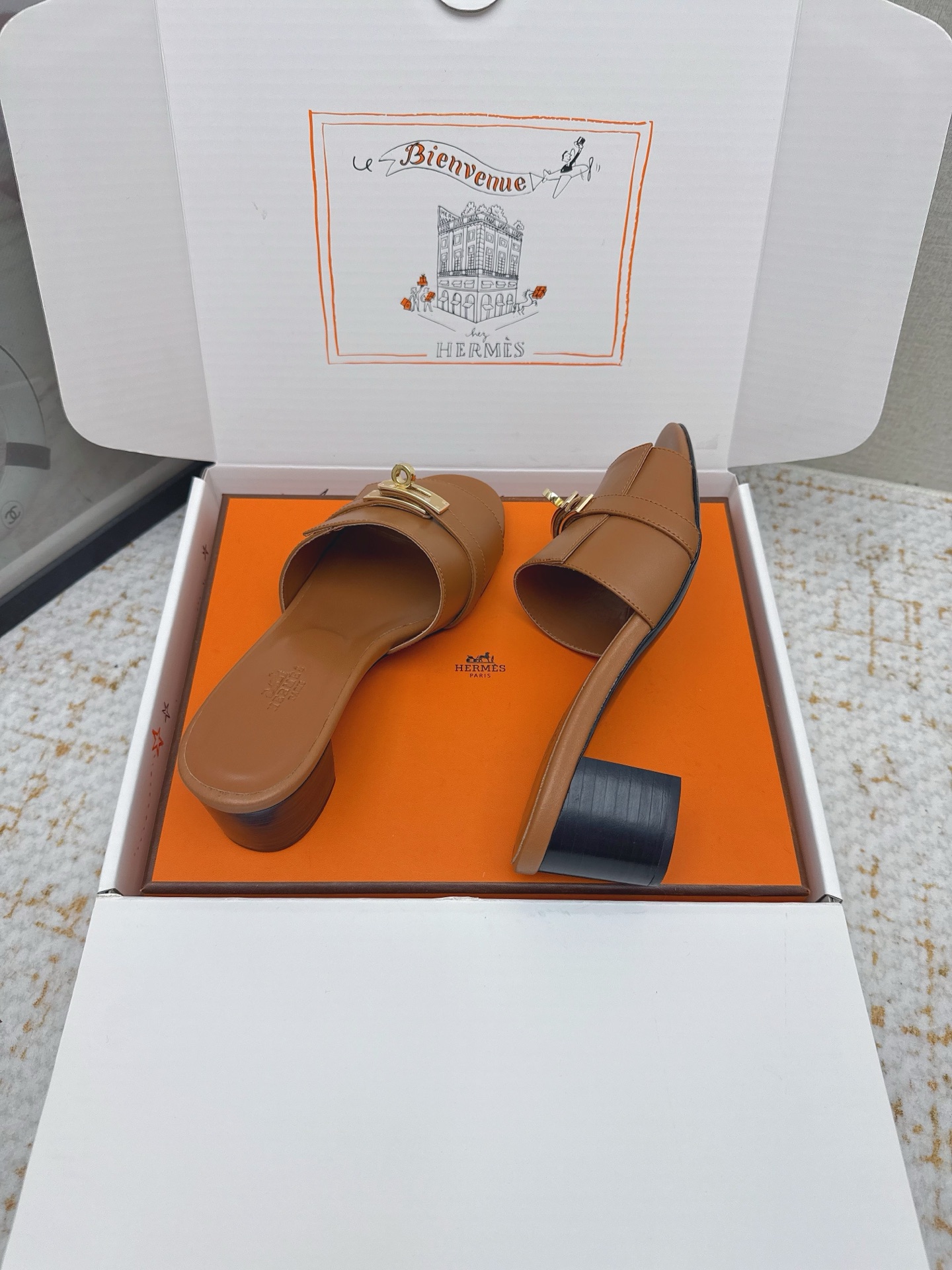 Hermes Style Pink Leather Women's Shoes style reference detail image 8 from source 785278