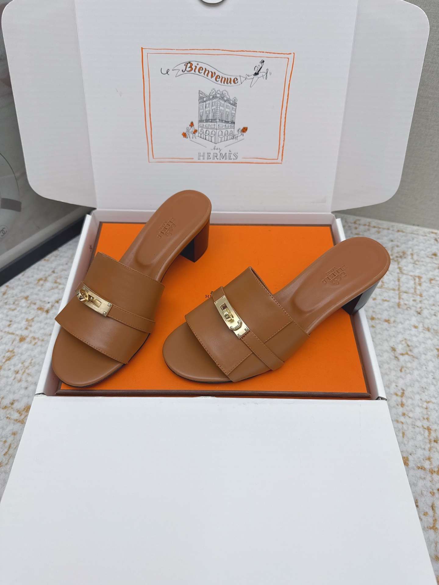 Hermes Style Pink Leather Women's Shoes style reference detail image 3 from source 785278